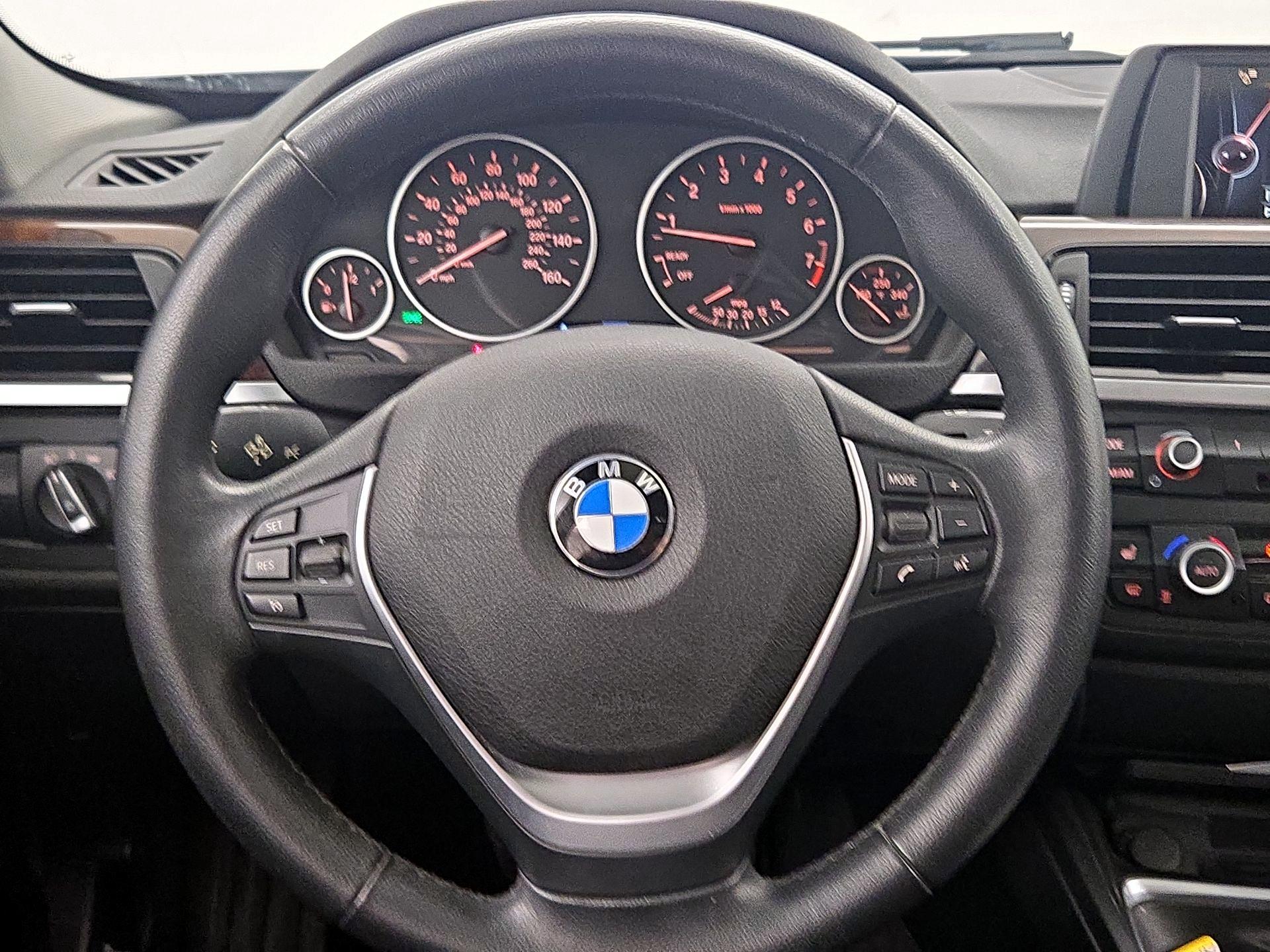 Thumbnail: 2015 BMW 3 Series - 10