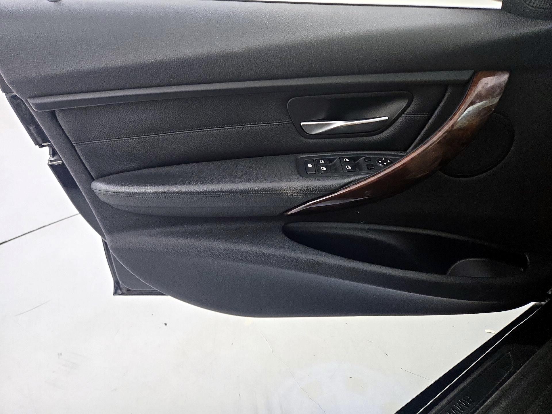 Thumbnail: 2015 BMW 3 Series - 12