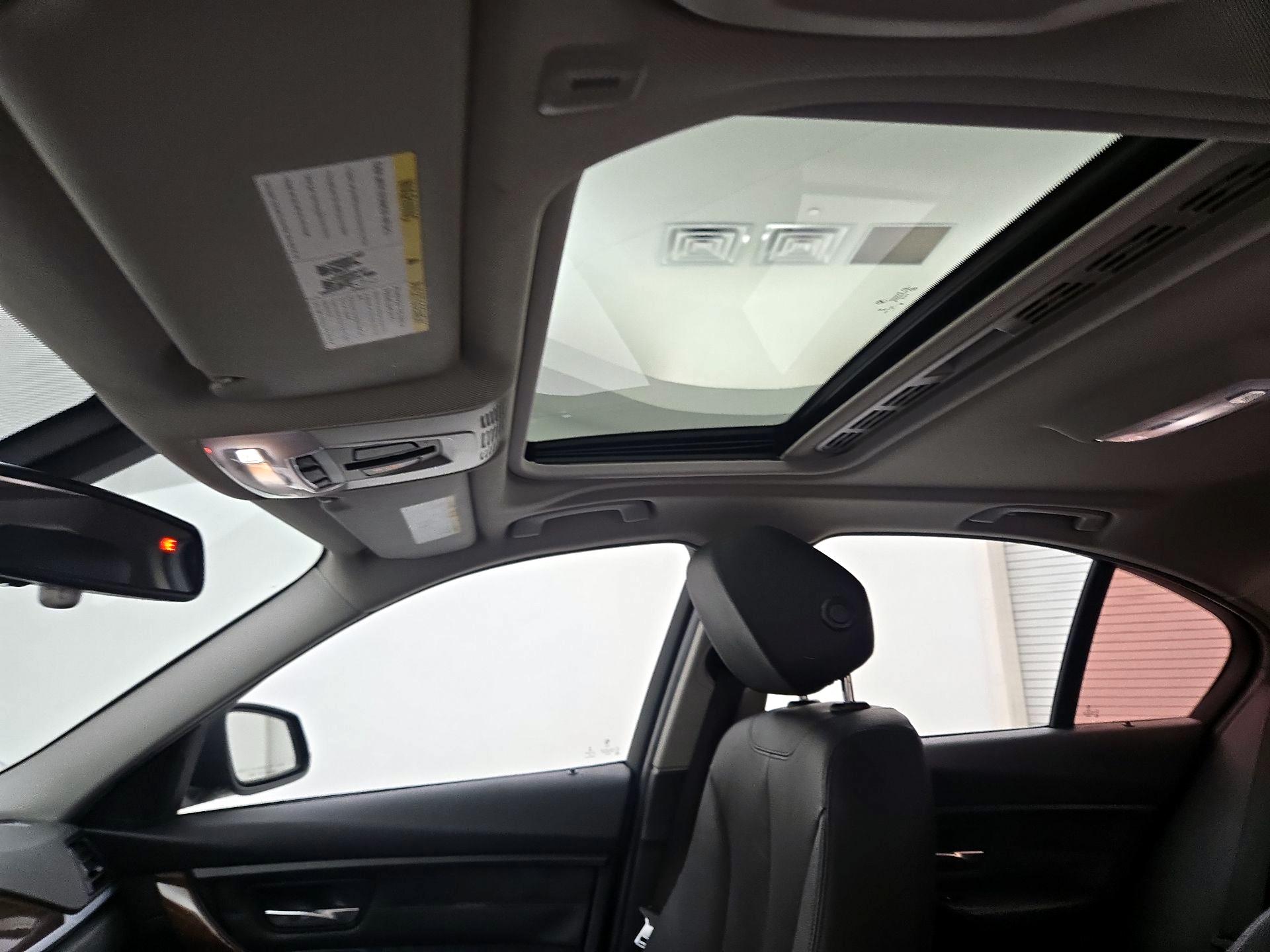 Thumbnail: 2015 BMW 3 Series - 18