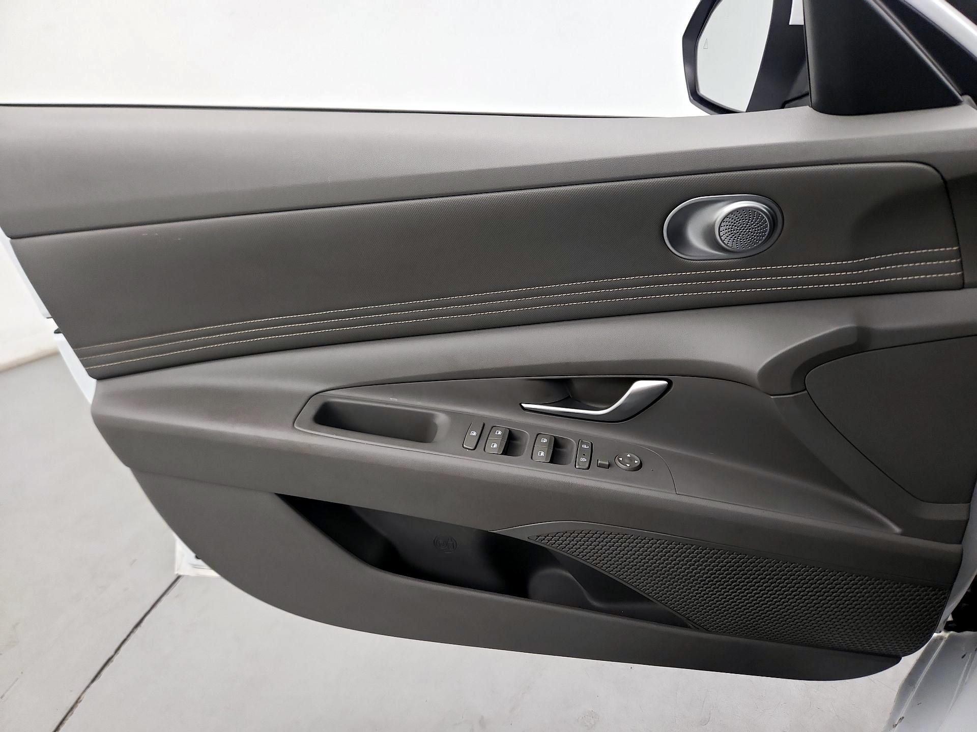 Thumbnail: 2021 Hyundai Elantra - 10