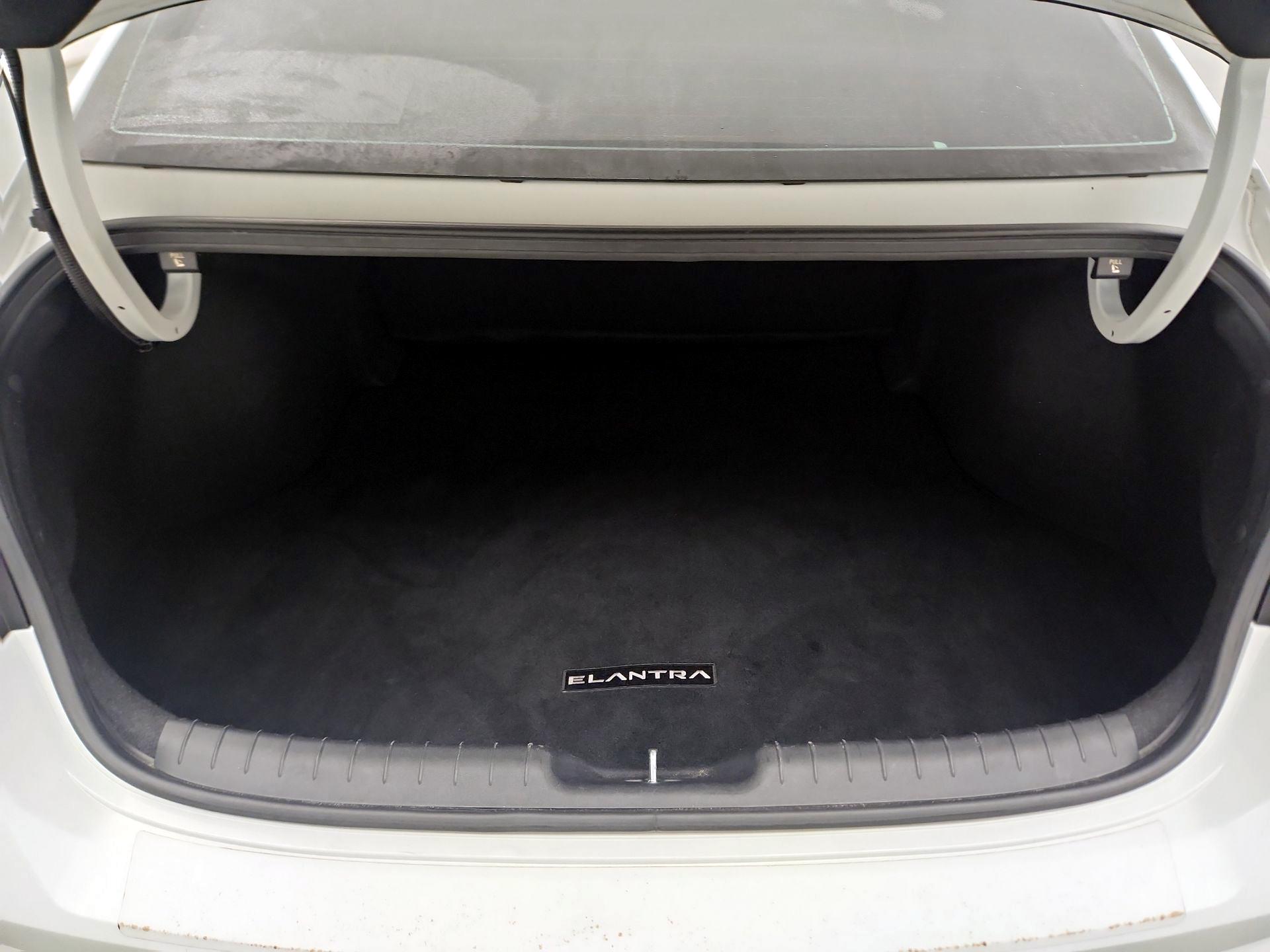 Thumbnail: 2021 Hyundai Elantra - 18
