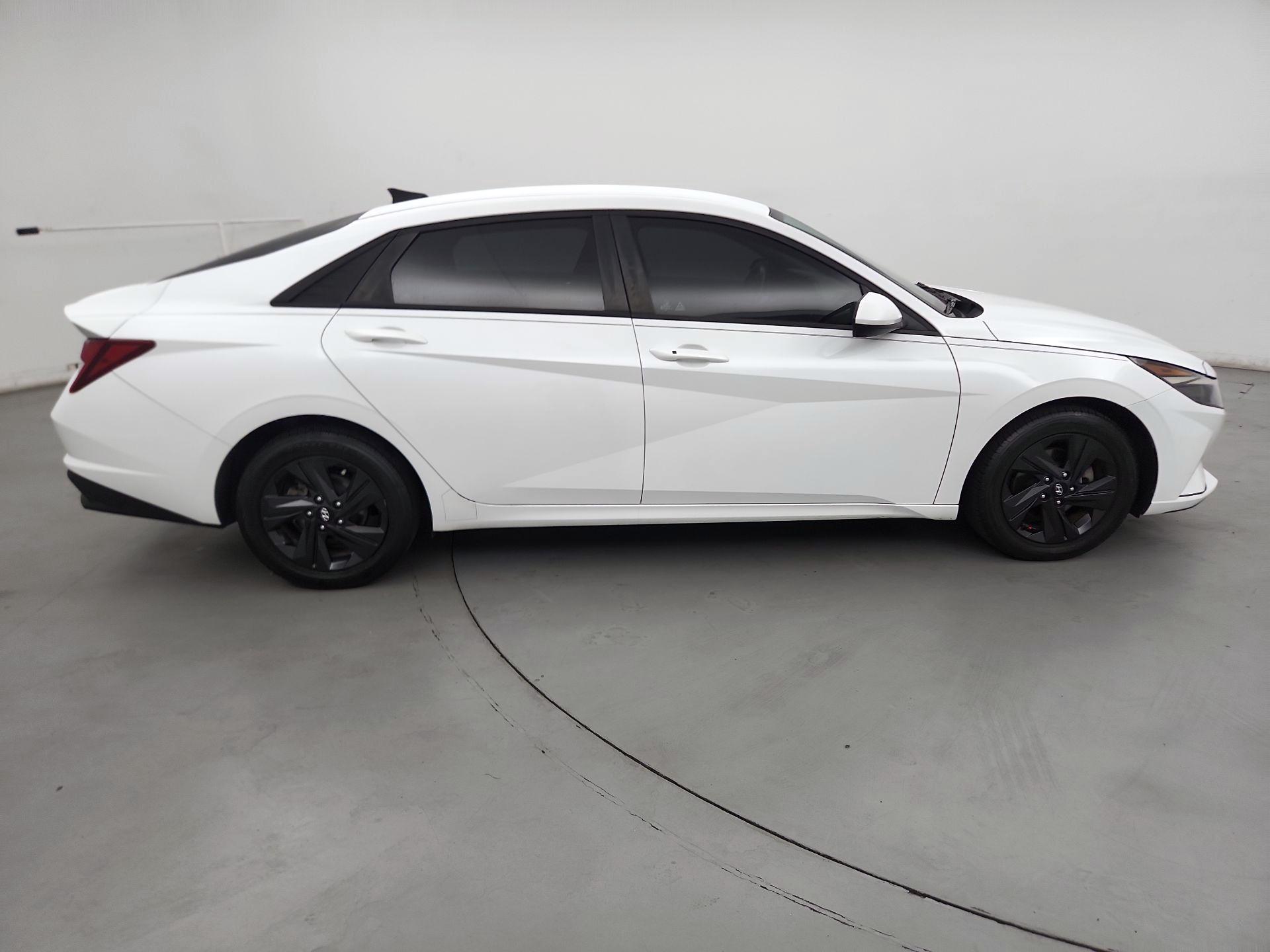 Thumbnail: 2021 Hyundai Elantra - 4
