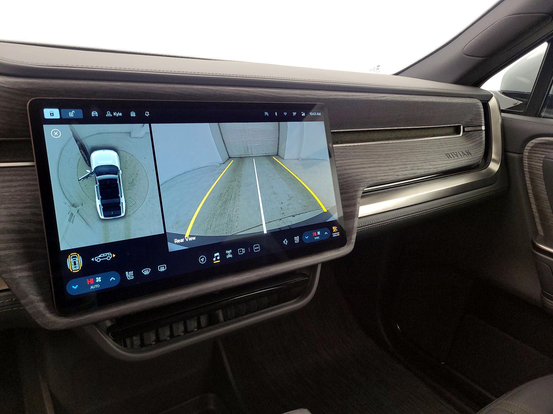 Thumbnail: 2026 Rivian R1S - 14