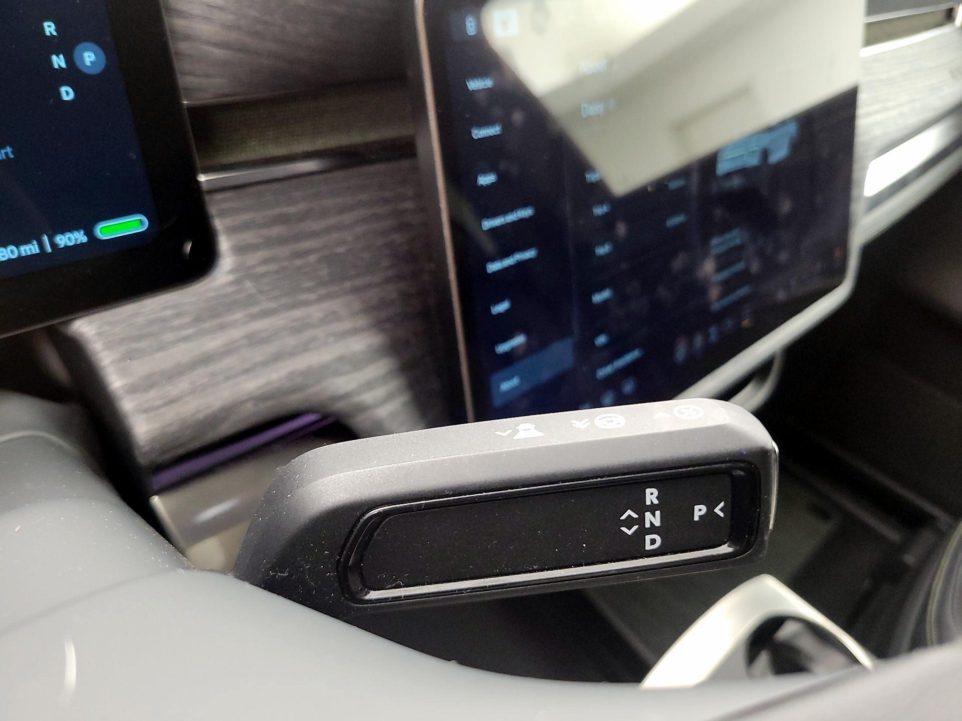 Thumbnail: 2026 Rivian R1S - 17