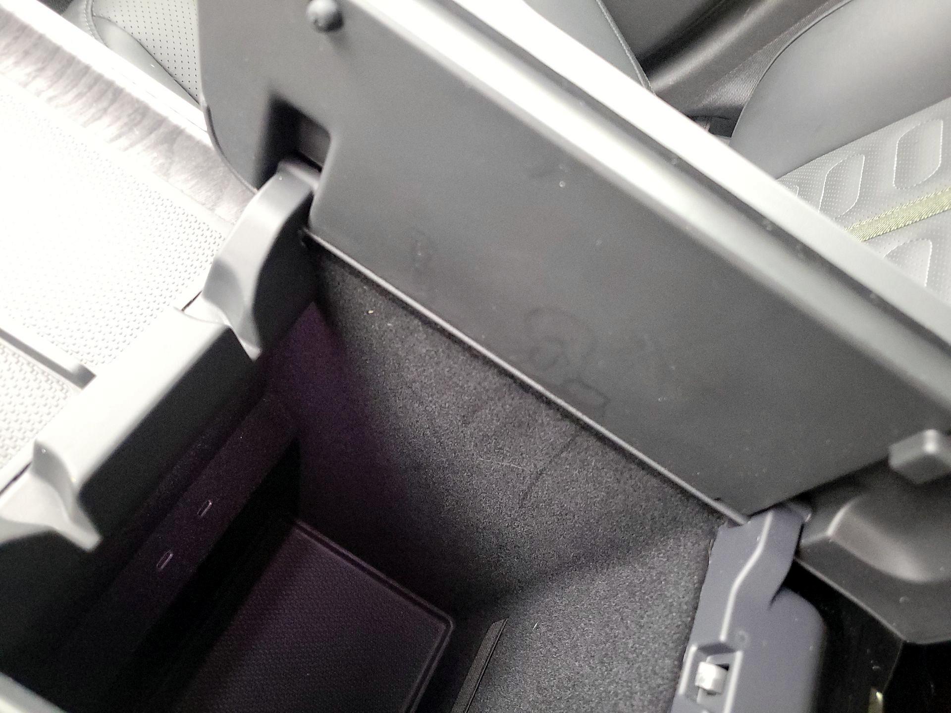 Thumbnail: 2026 Rivian R1S - 18