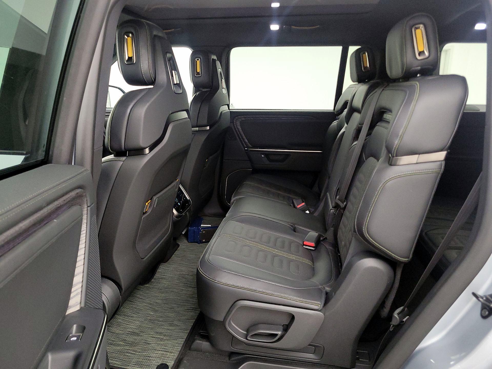 Thumbnail: 2026 Rivian R1S - 20