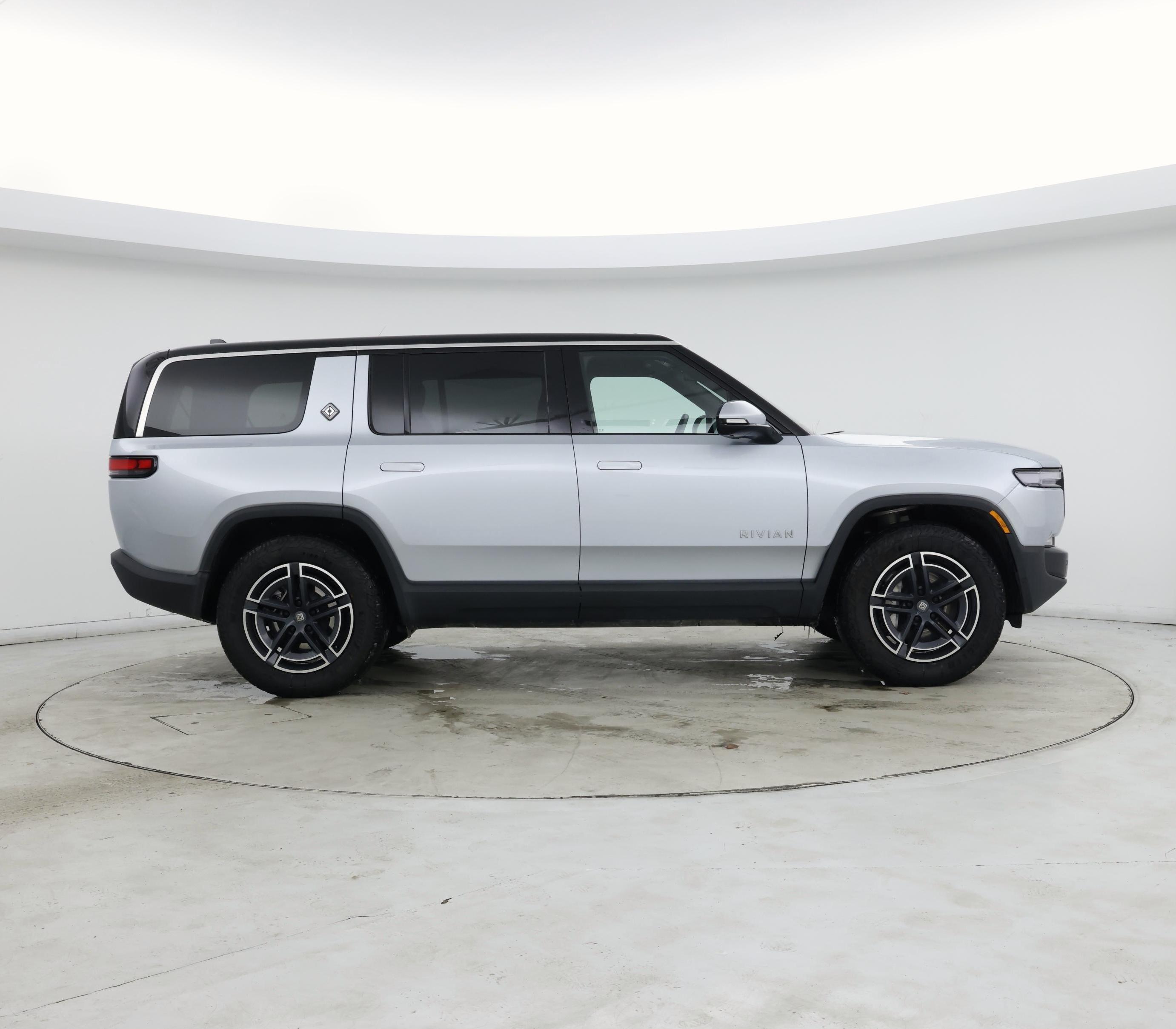 Thumbnail: 2026 Rivian R1S - 7