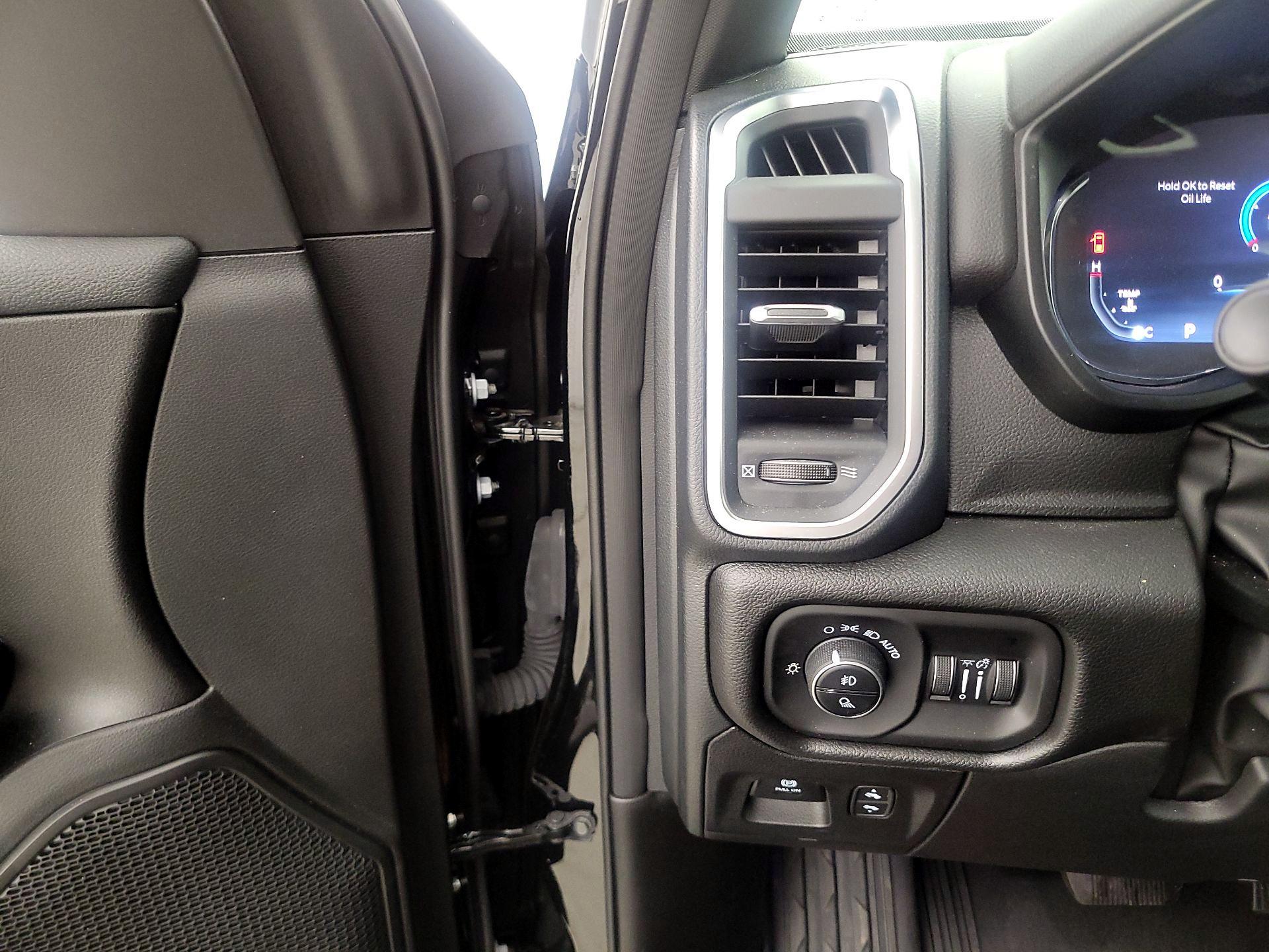 Thumbnail: 2025 RAM 1500 - 13