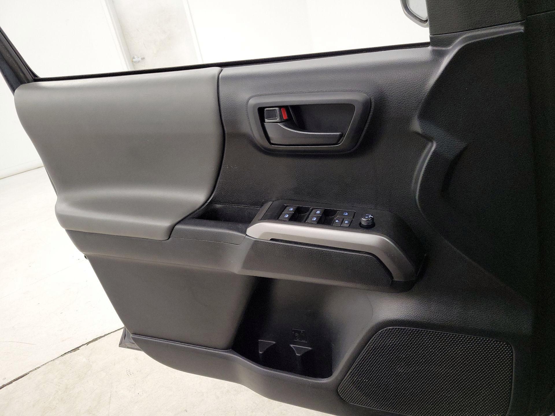 Thumbnail: 2021 Toyota Tacoma - 12