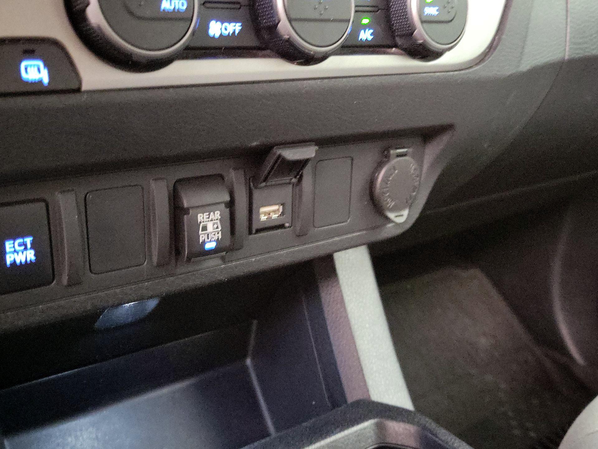 Thumbnail: 2021 Toyota Tacoma - 18