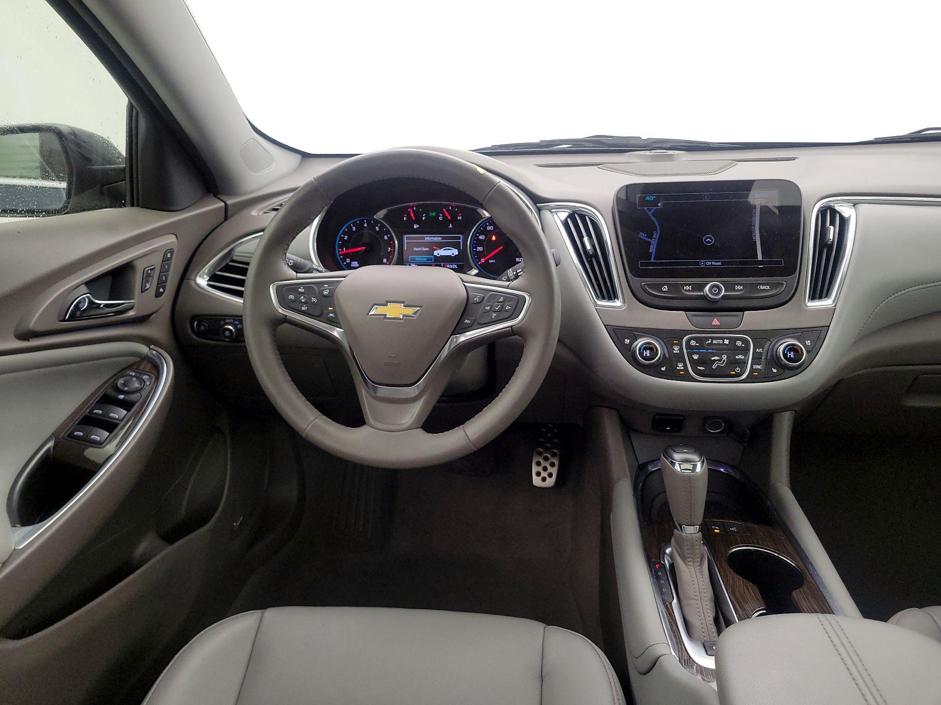 Thumbnail: 2017 Chevrolet Malibu - 10