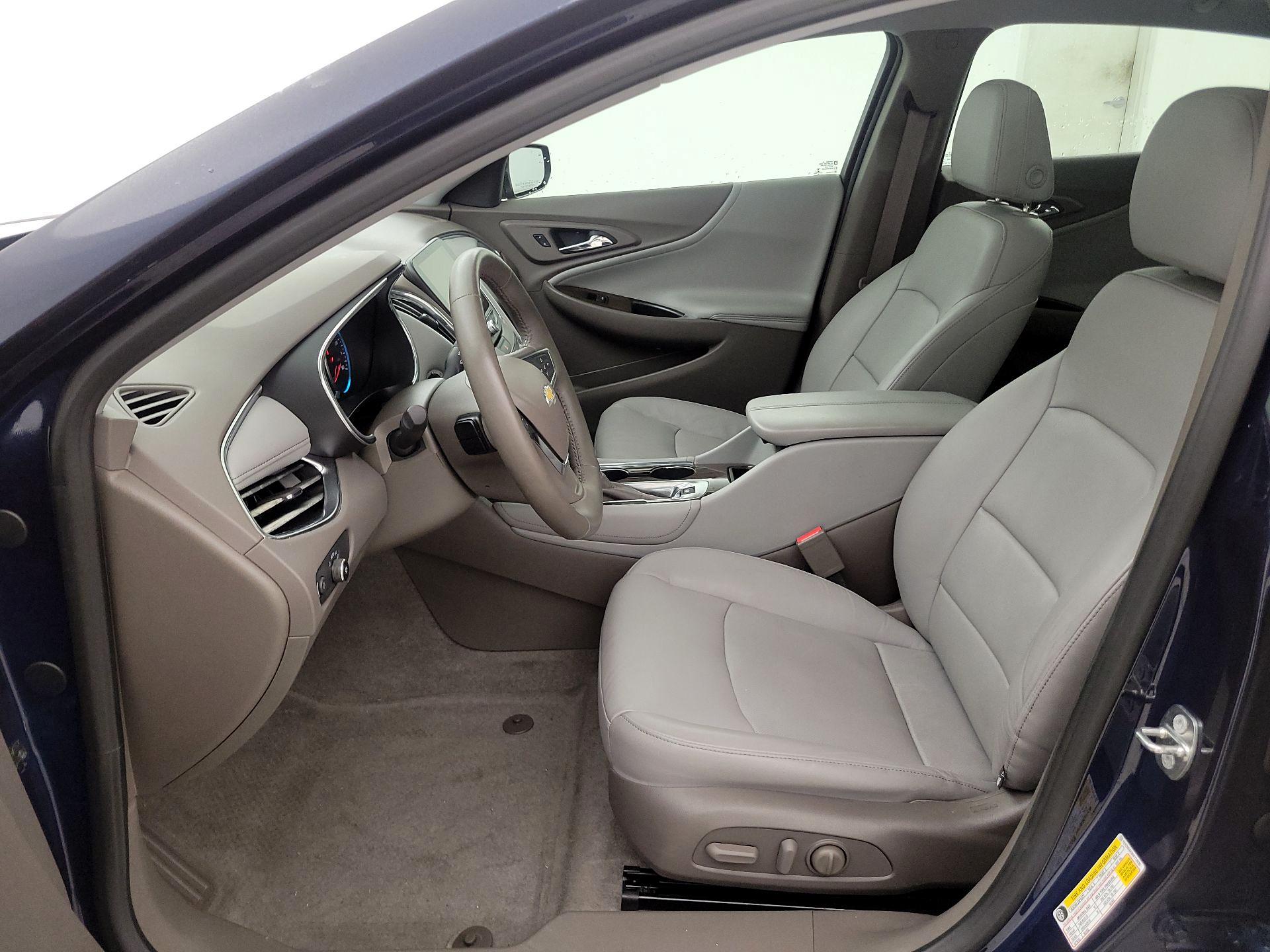 Thumbnail: 2017 Chevrolet Malibu - 11