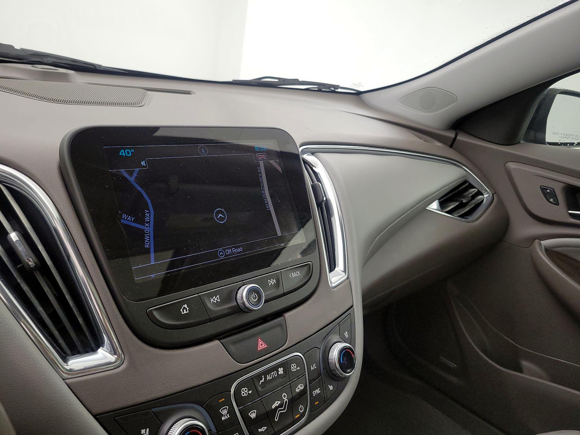 Thumbnail: 2017 Chevrolet Malibu - 14