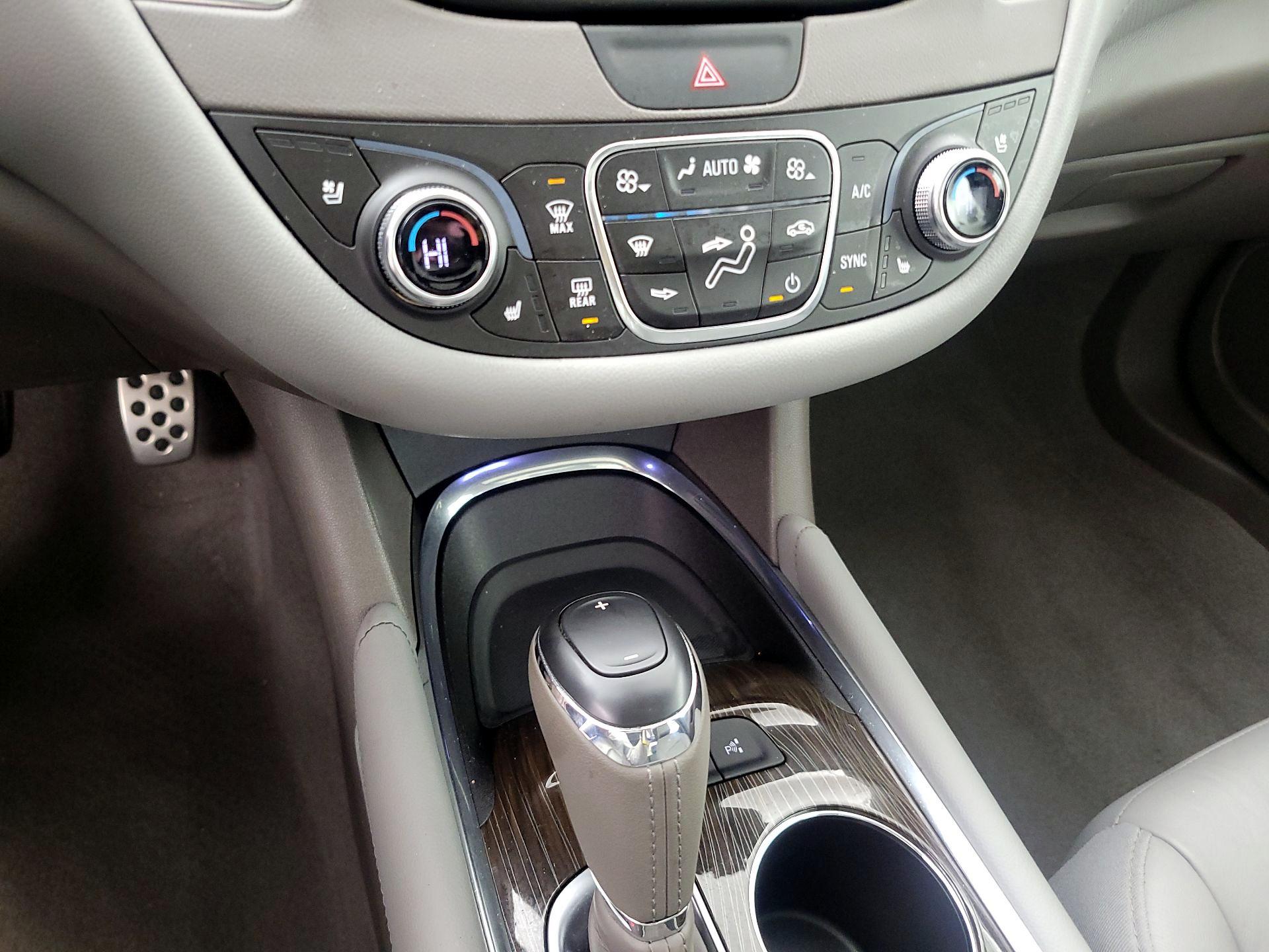 Thumbnail: 2017 Chevrolet Malibu - 17