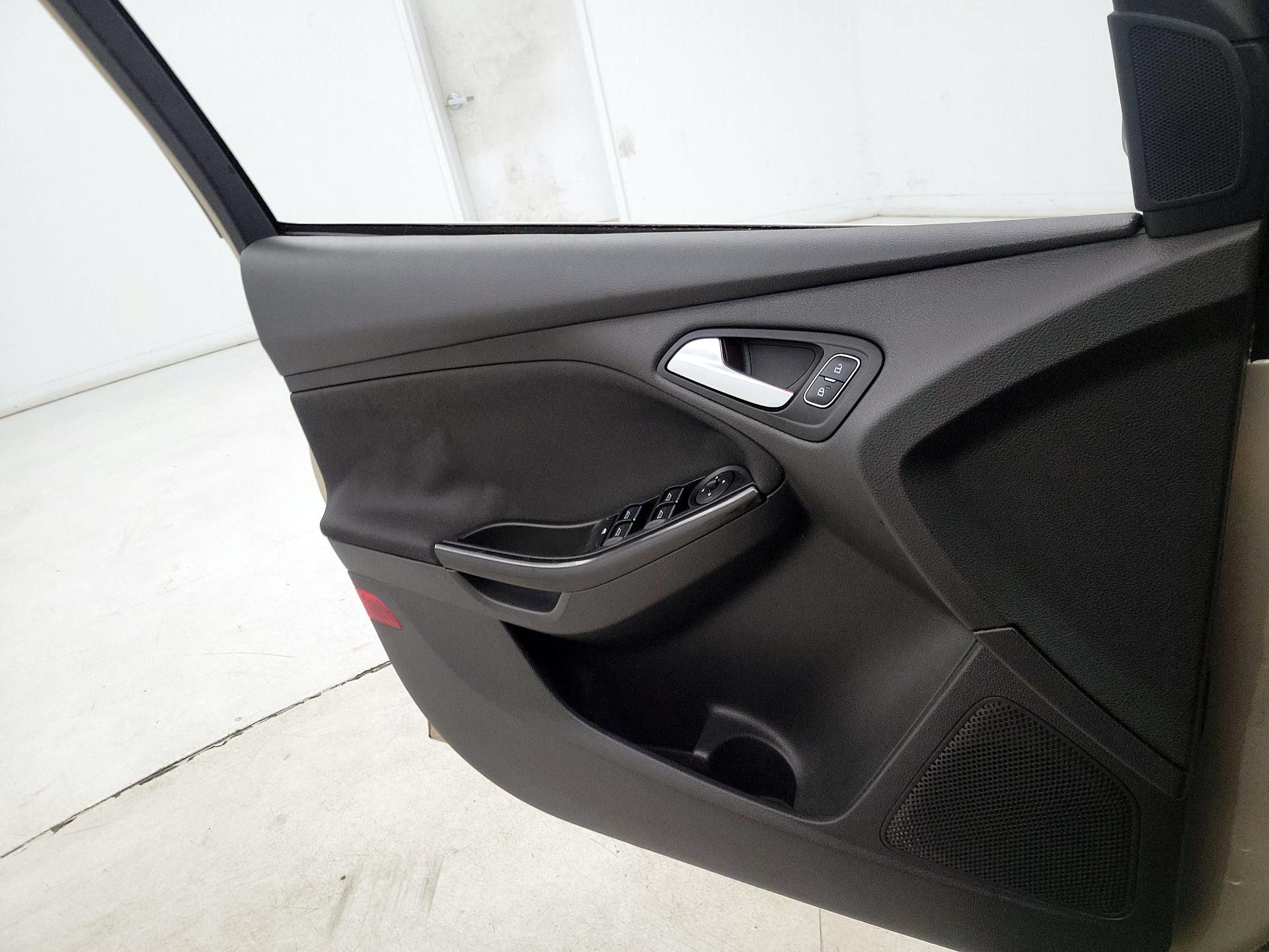 Thumbnail: 2017 Ford Focus - 12