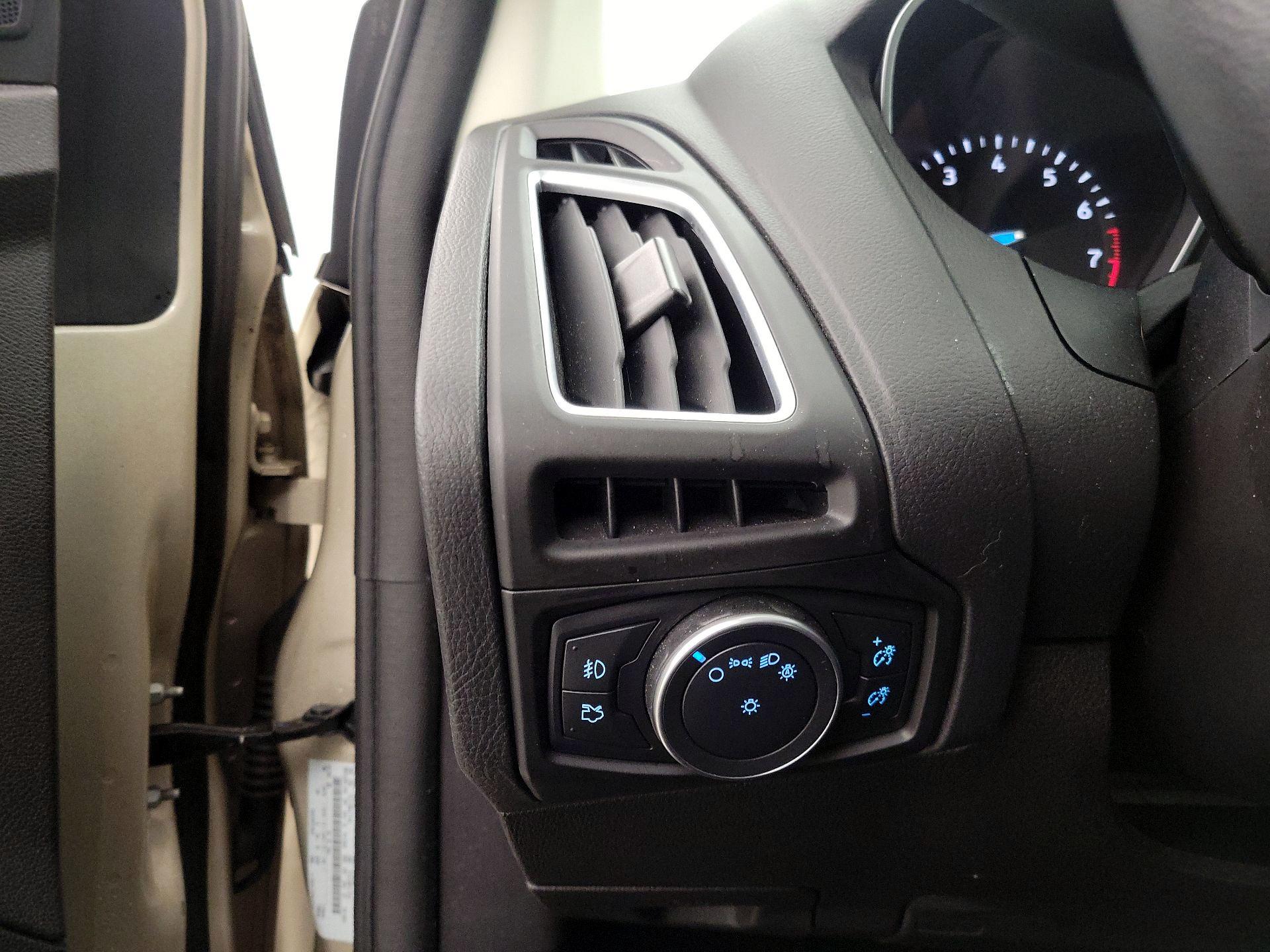 Thumbnail: 2017 Ford Focus - 13