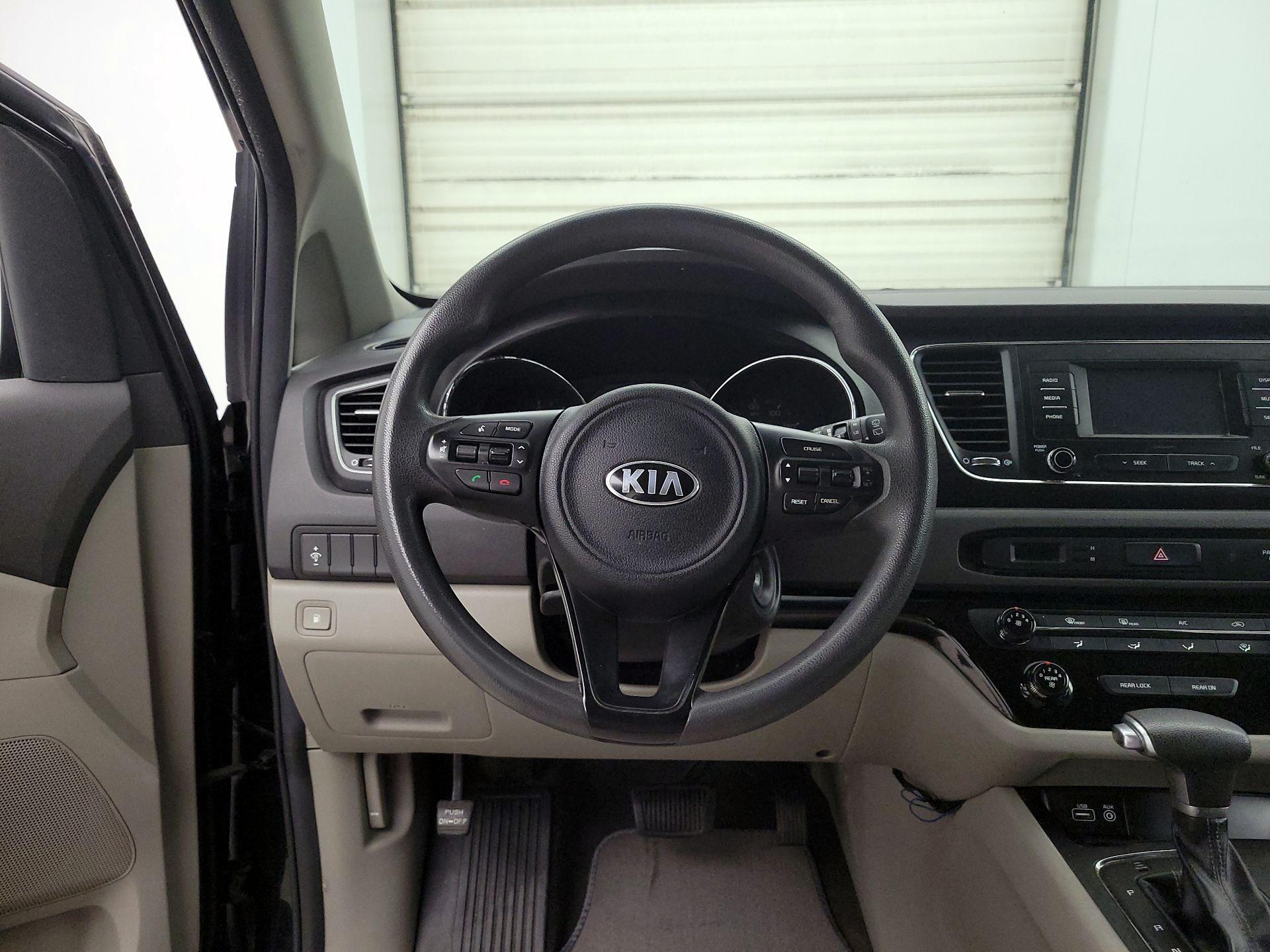 Thumbnail: 2018 Kia Sedona - 10