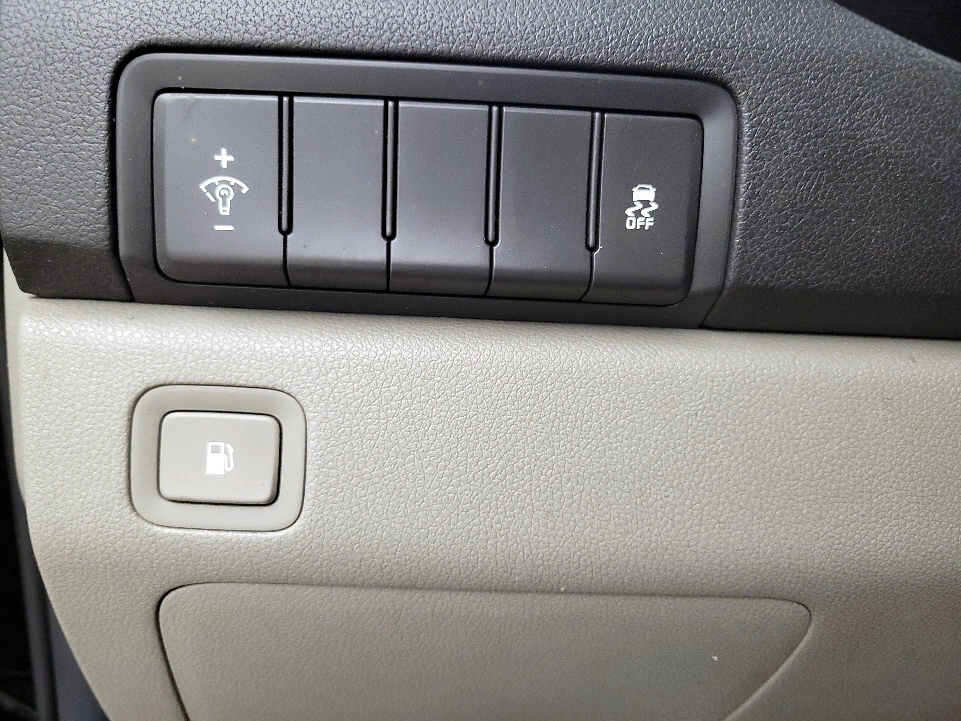 Thumbnail: 2018 Kia Sedona - 13