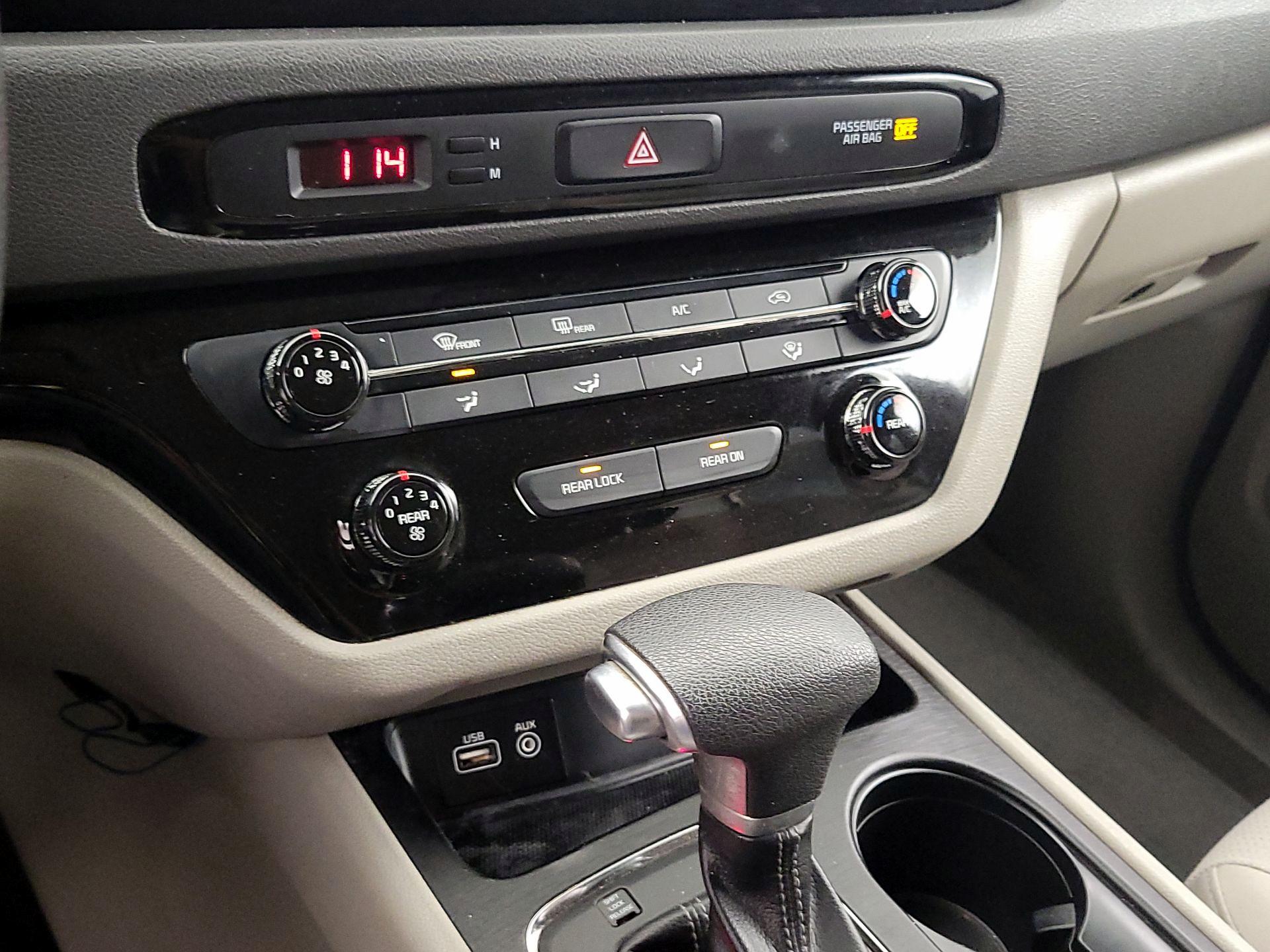 Thumbnail: 2018 Kia Sedona - 16