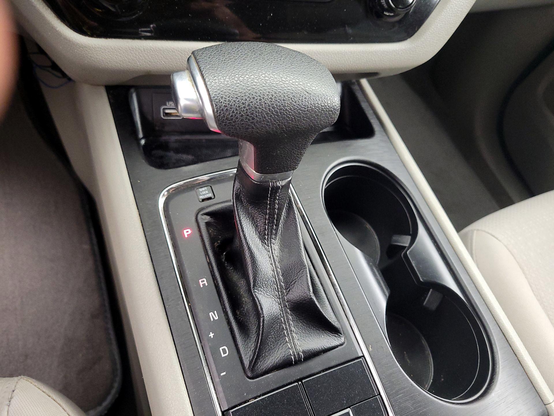 Thumbnail: 2018 Kia Sedona - 17