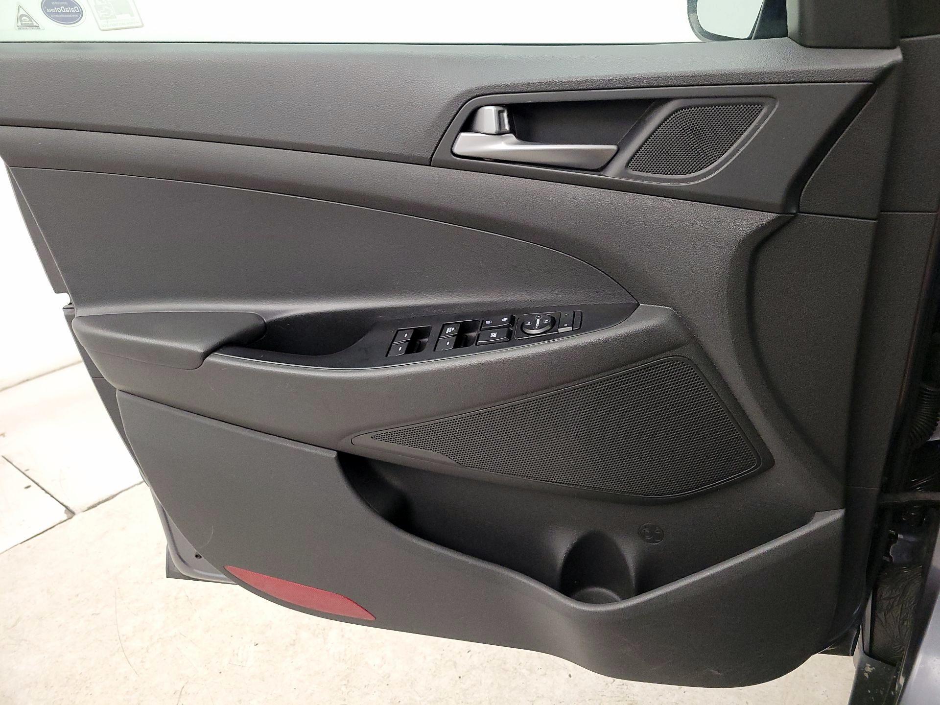 Thumbnail: 2016 Hyundai Tucson - 12