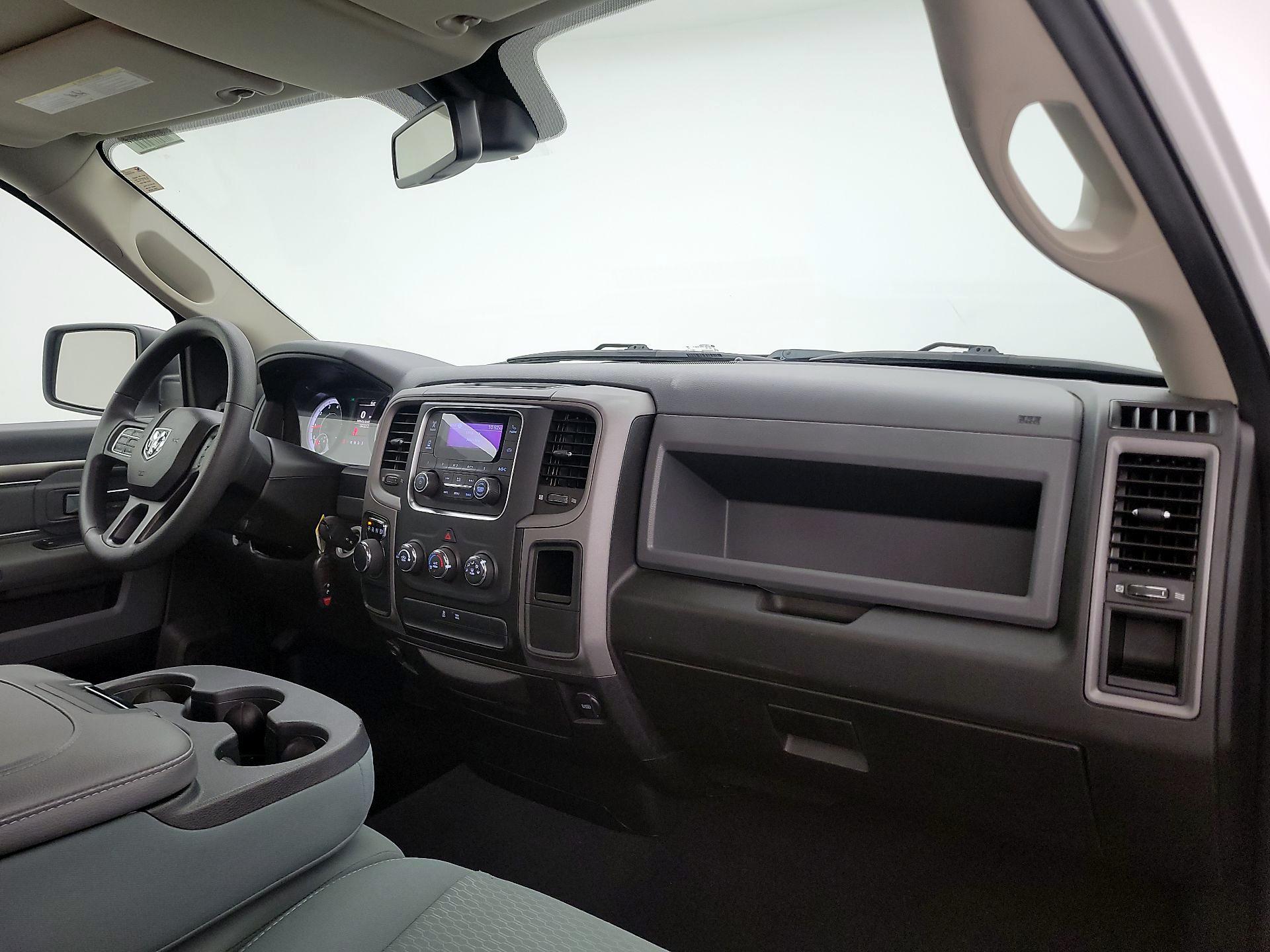 Thumbnail: 2019 RAM 1500 Classic - 9