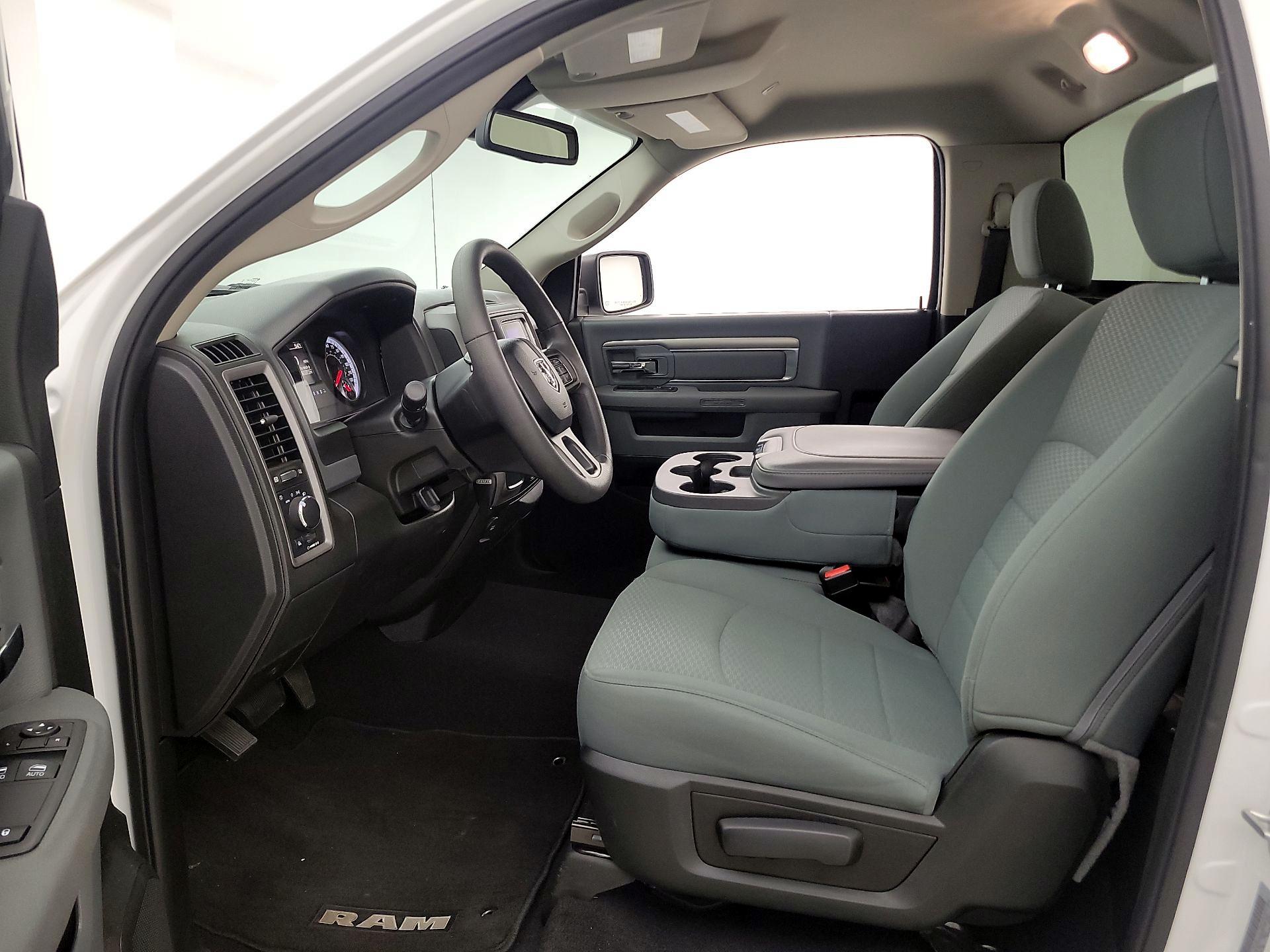 Thumbnail: 2019 RAM 1500 Classic - 11