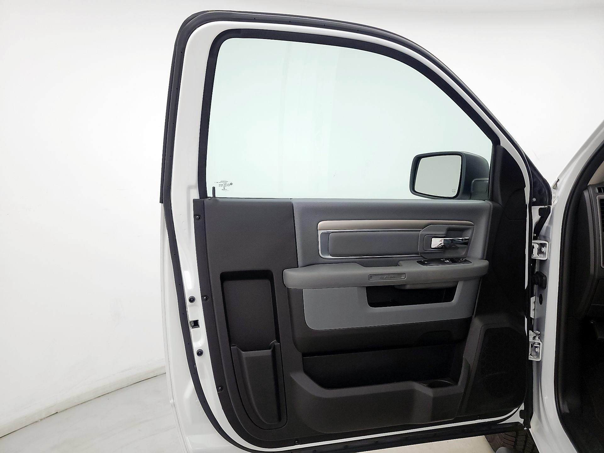 Thumbnail: 2019 RAM 1500 Classic - 12