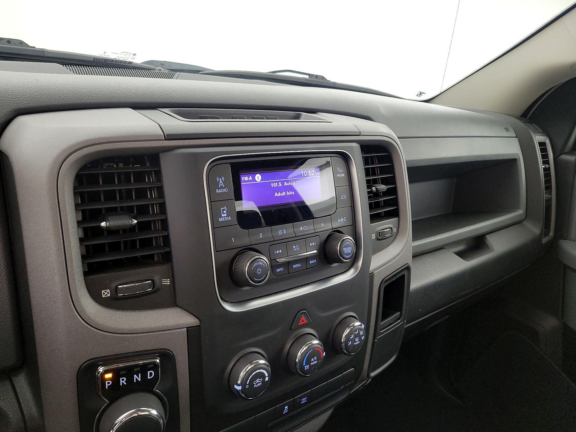 Thumbnail: 2019 RAM 1500 Classic - 15