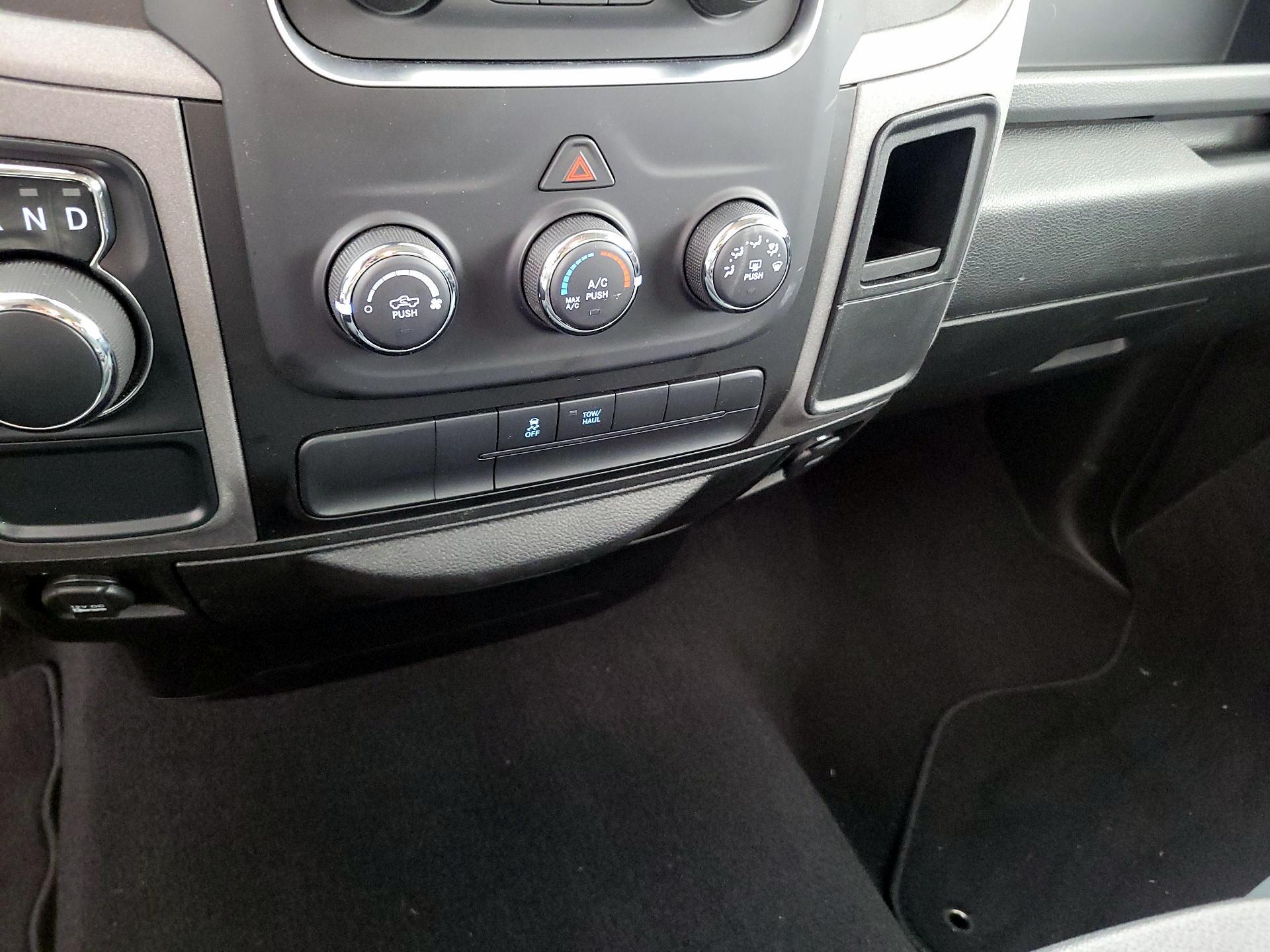 Thumbnail: 2019 RAM 1500 Classic - 16