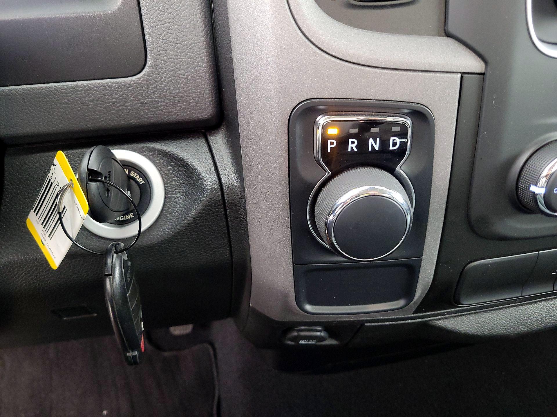 Thumbnail: 2019 RAM 1500 Classic - 17