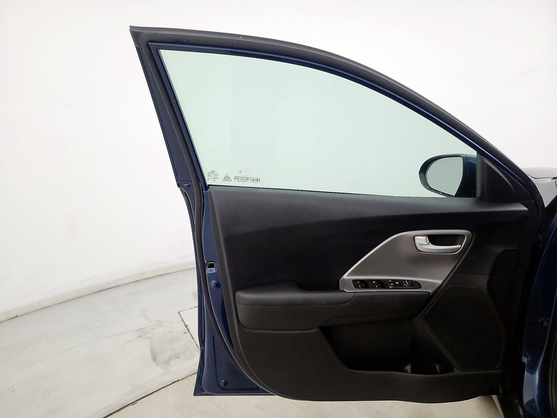 Thumbnail: 2019 Kia Niro - 12