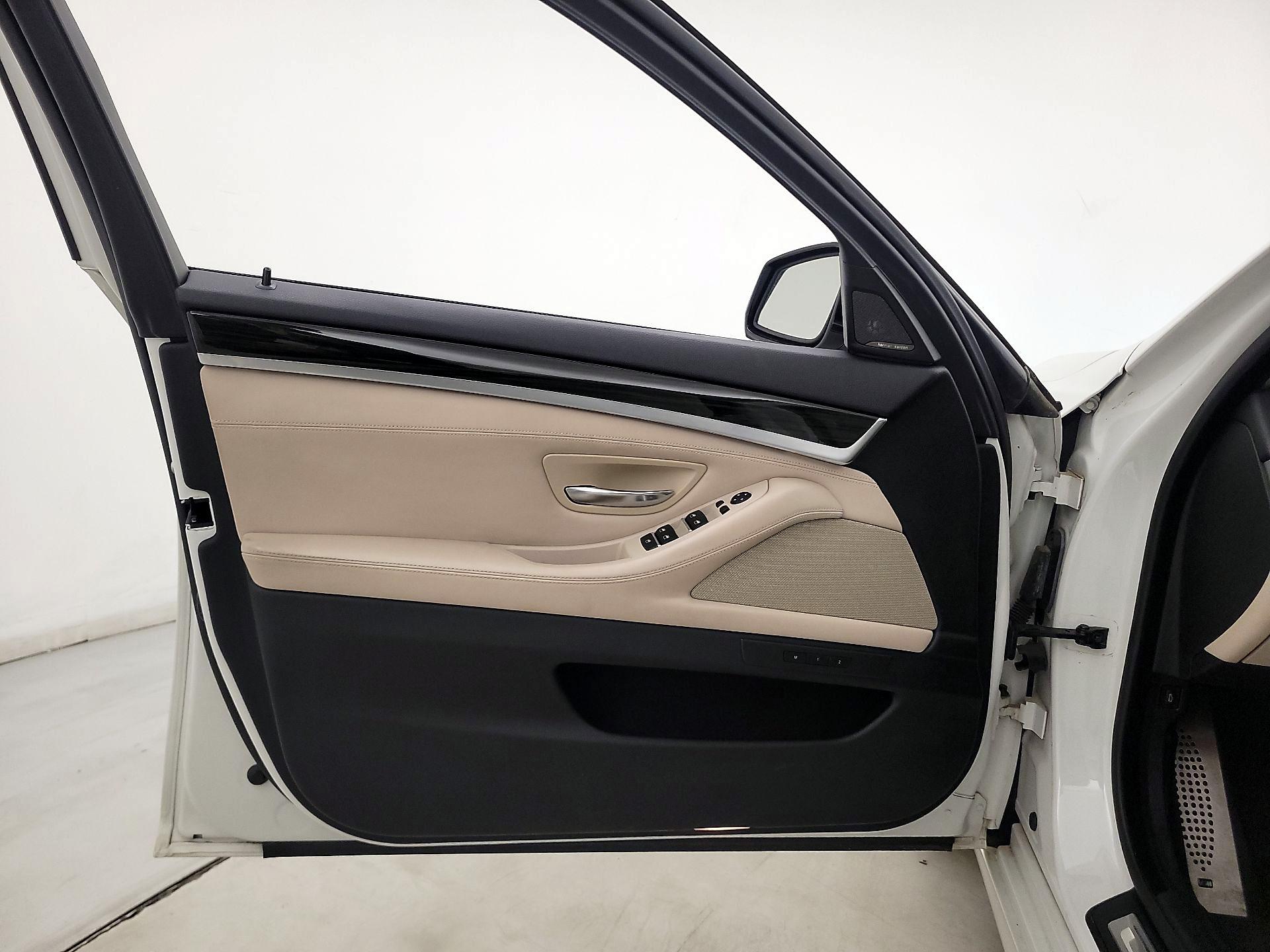 Thumbnail: 2014 BMW 5 Series - 12