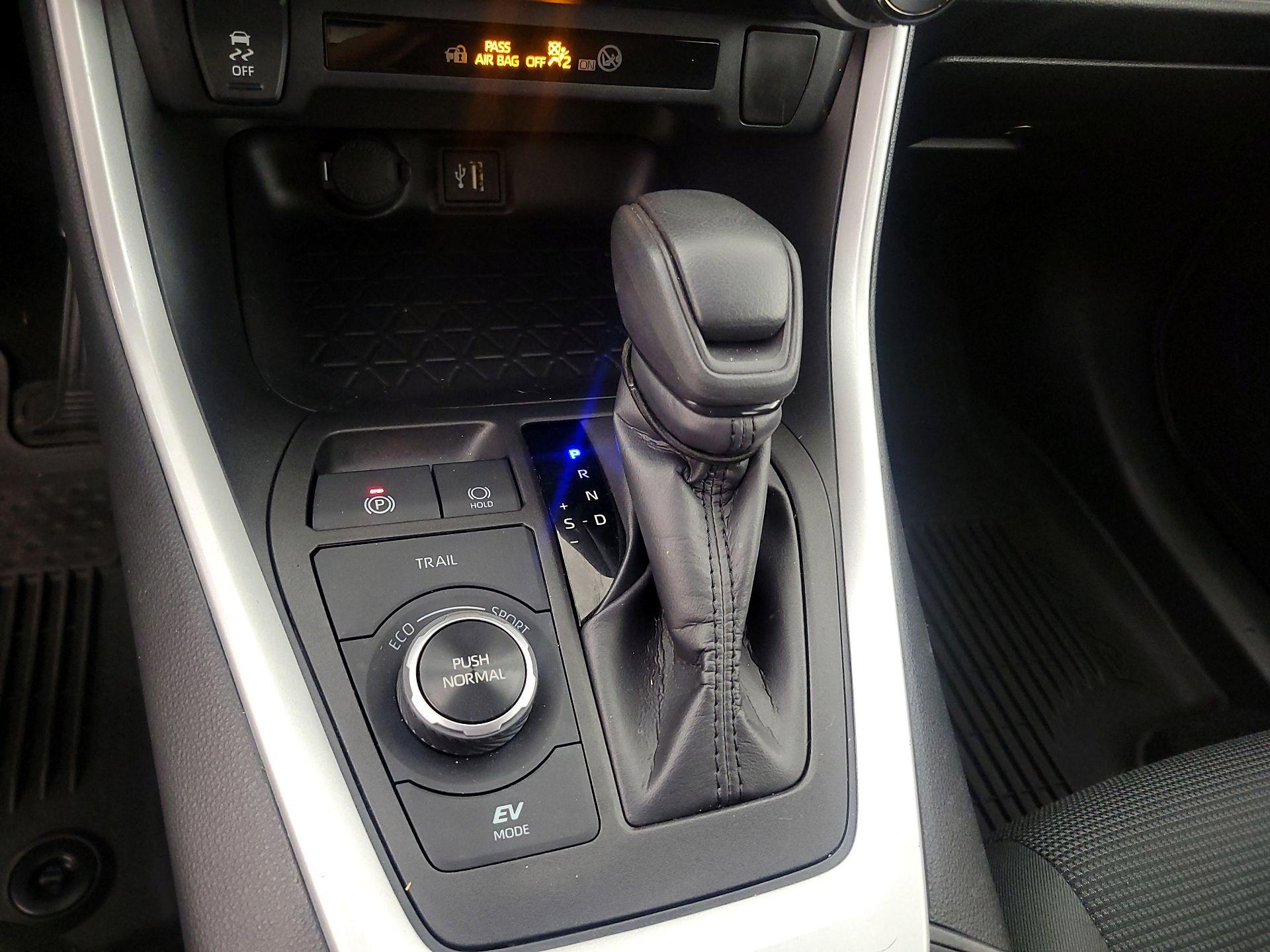 Thumbnail: 2024 Toyota RAV4 - 17