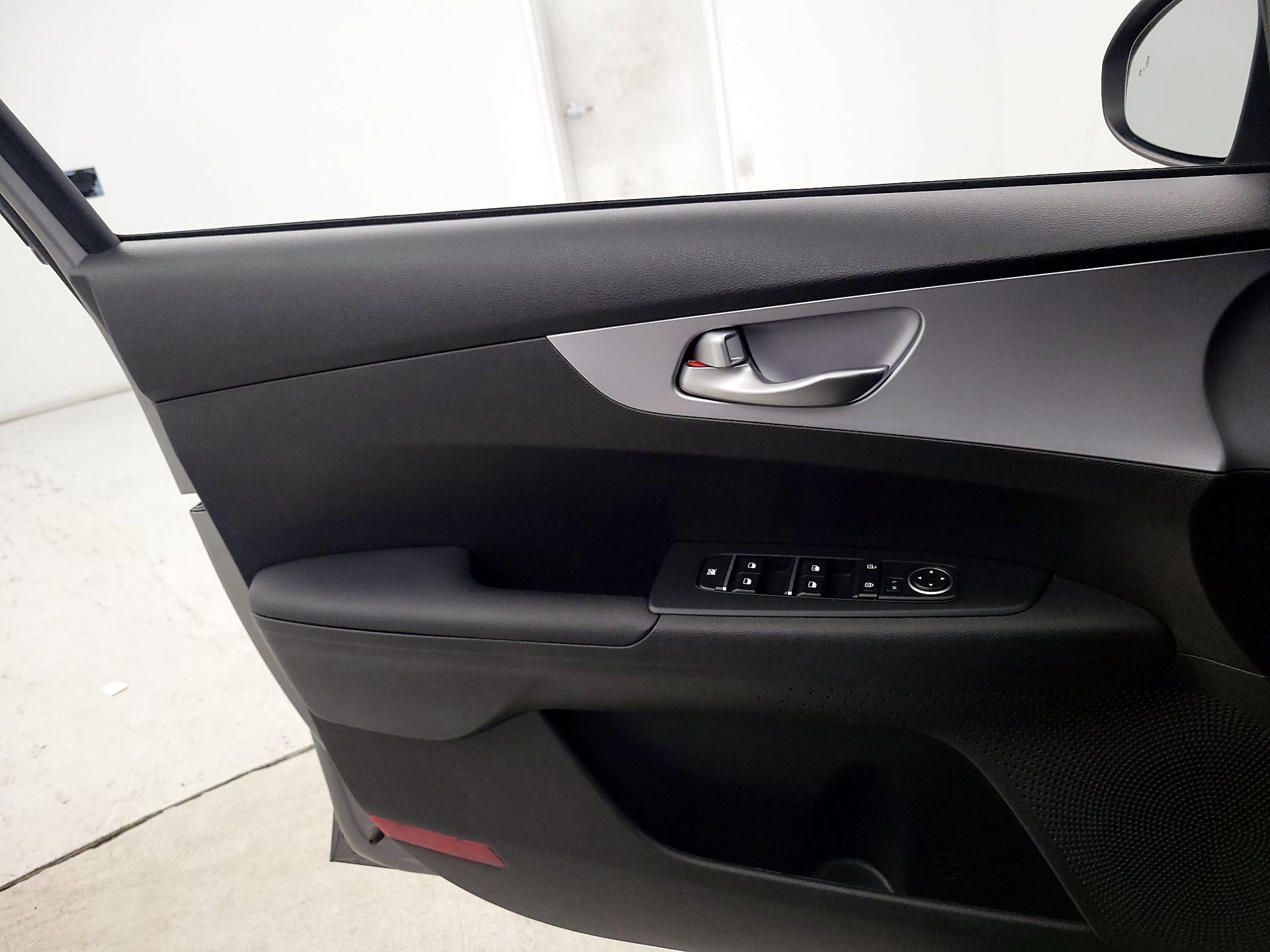 Thumbnail: 2024 Kia Forte - 12