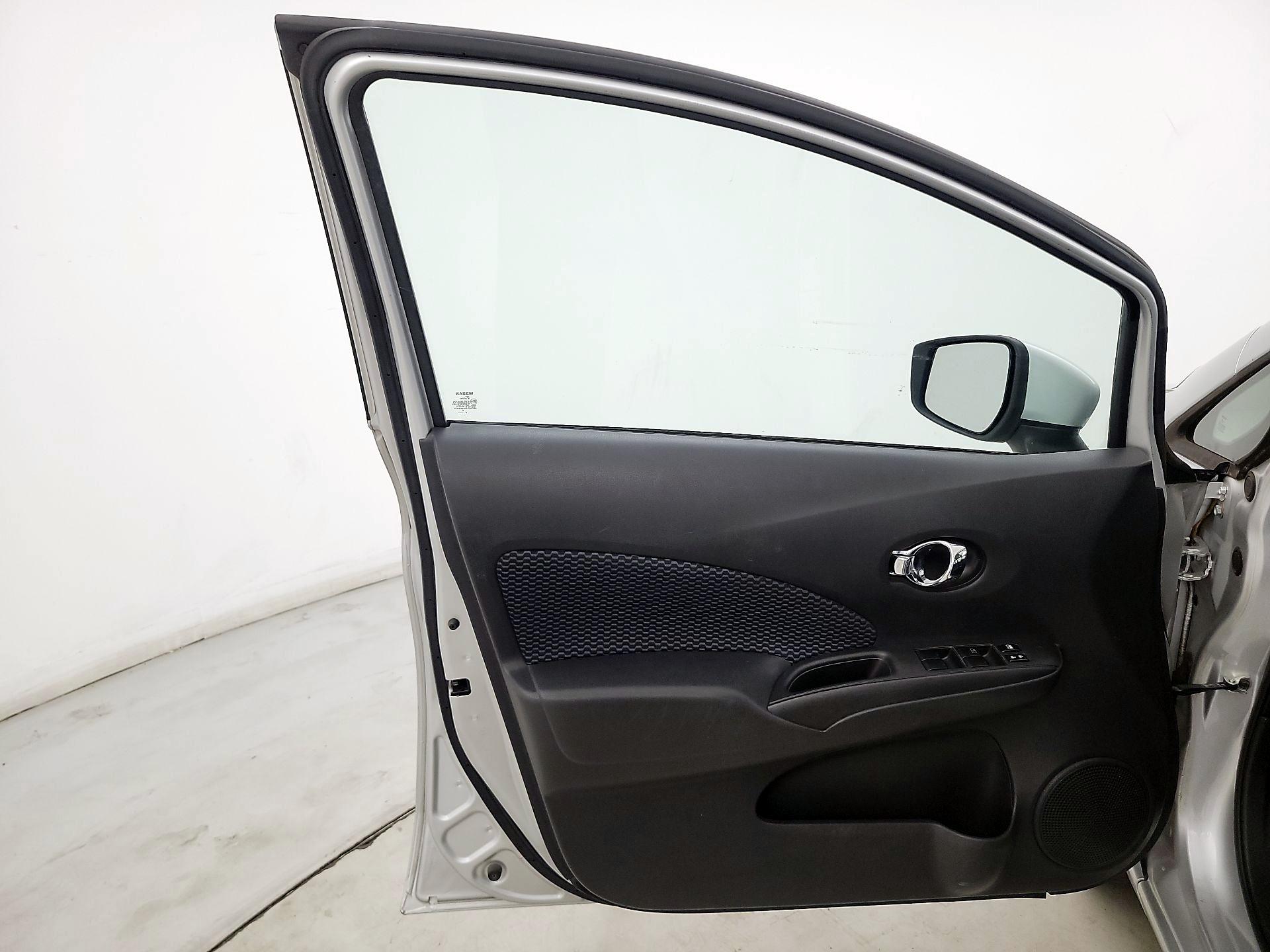 Thumbnail: 2015 Nissan Versa Note - 12