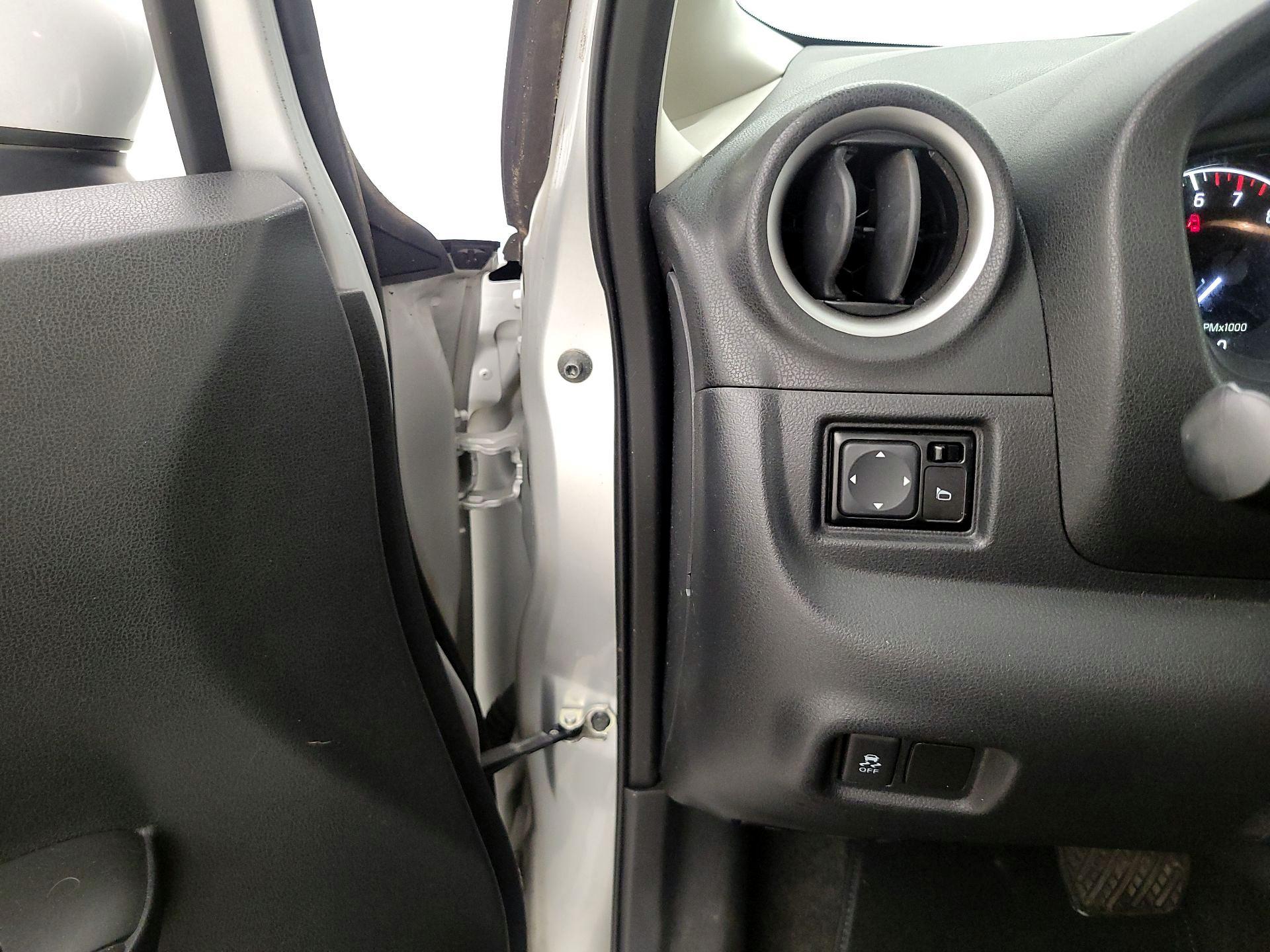 Thumbnail: 2015 Nissan Versa Note - 13