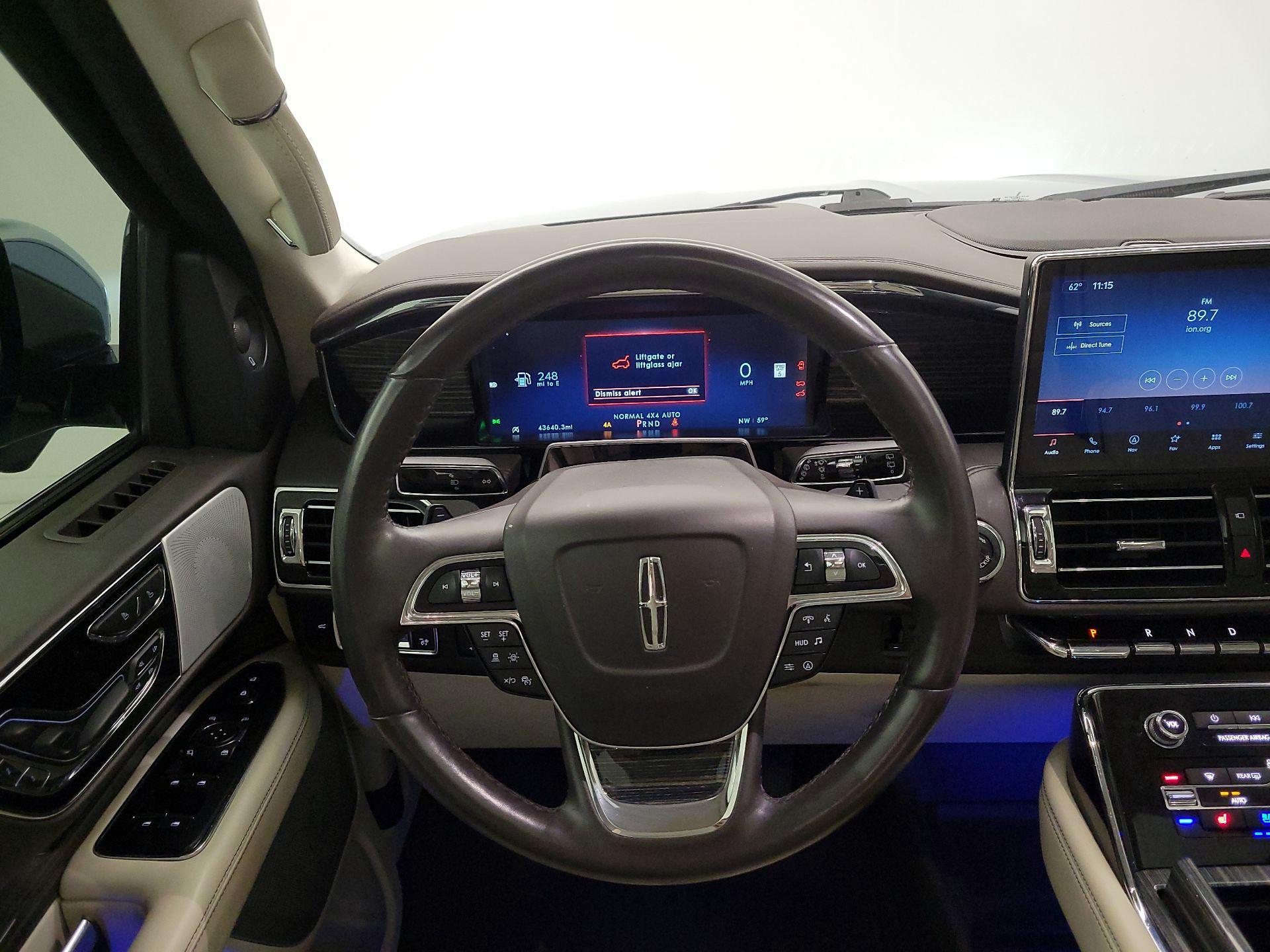 Thumbnail: 2023 Lincoln Navigator L - 10