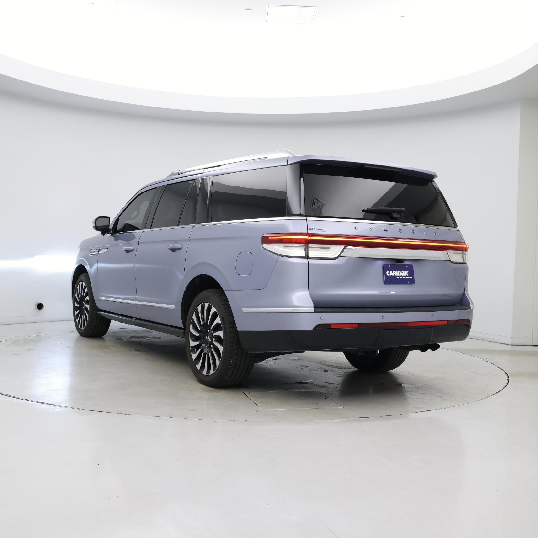 Thumbnail: 2023 Lincoln Navigator L - 2