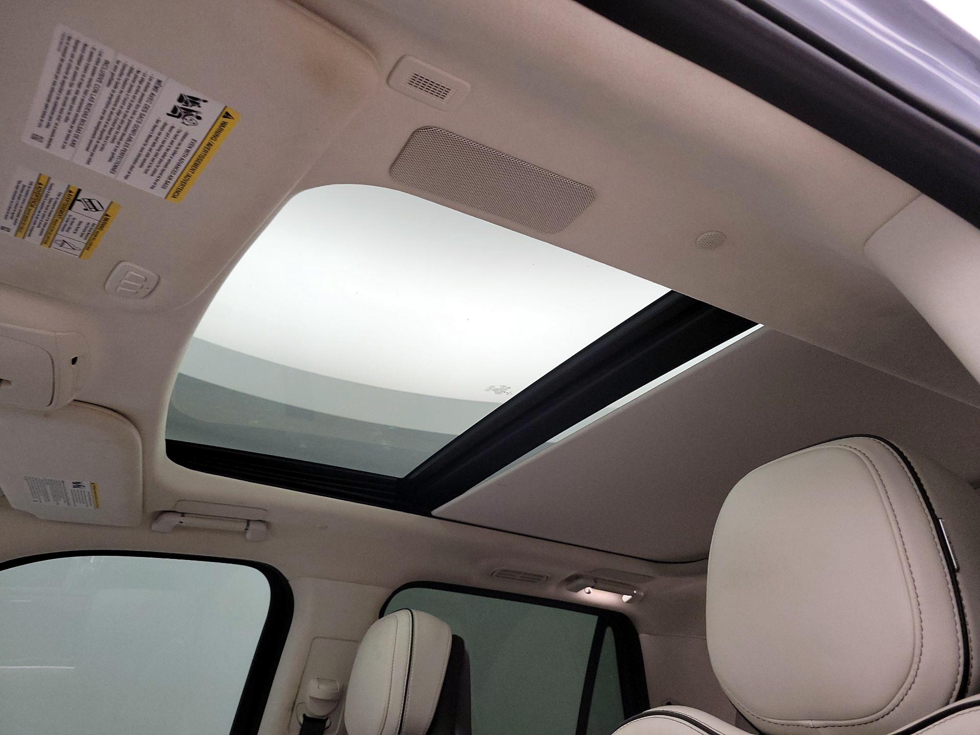 Thumbnail: 2023 Lincoln Navigator L - 19