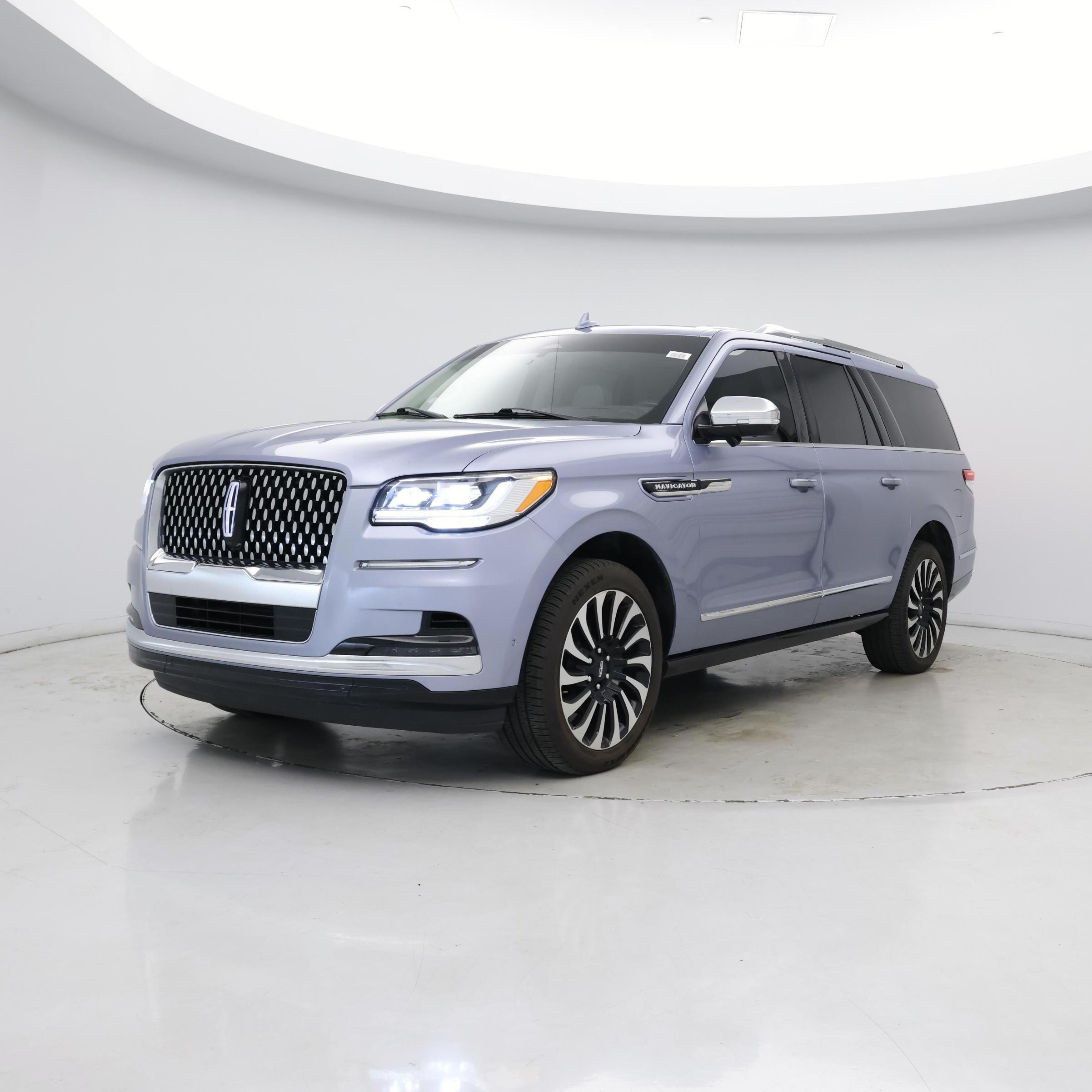 Thumbnail: 2023 Lincoln Navigator L - 4