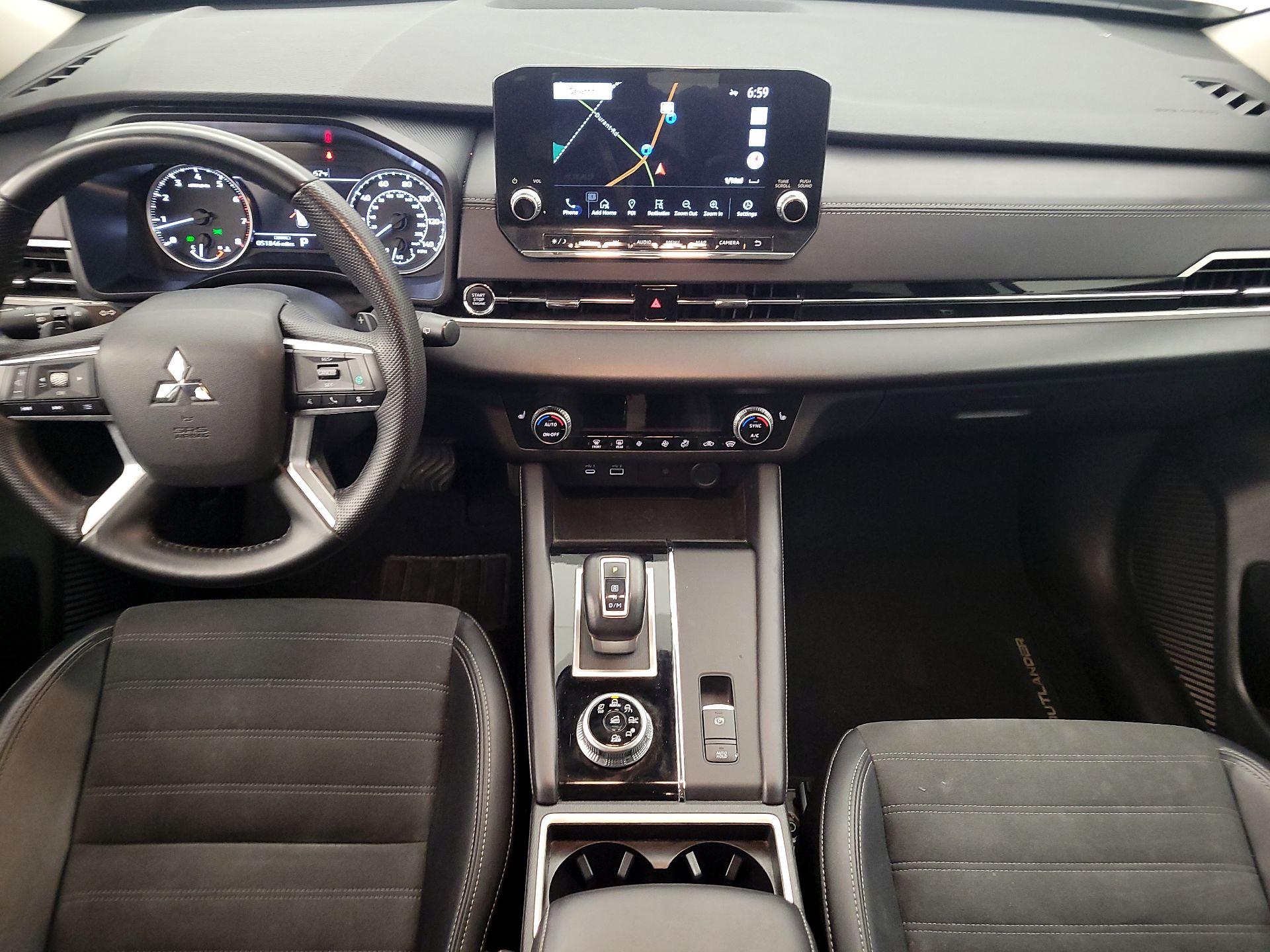 Thumbnail: 2024 Mitsubishi Outlander - 9