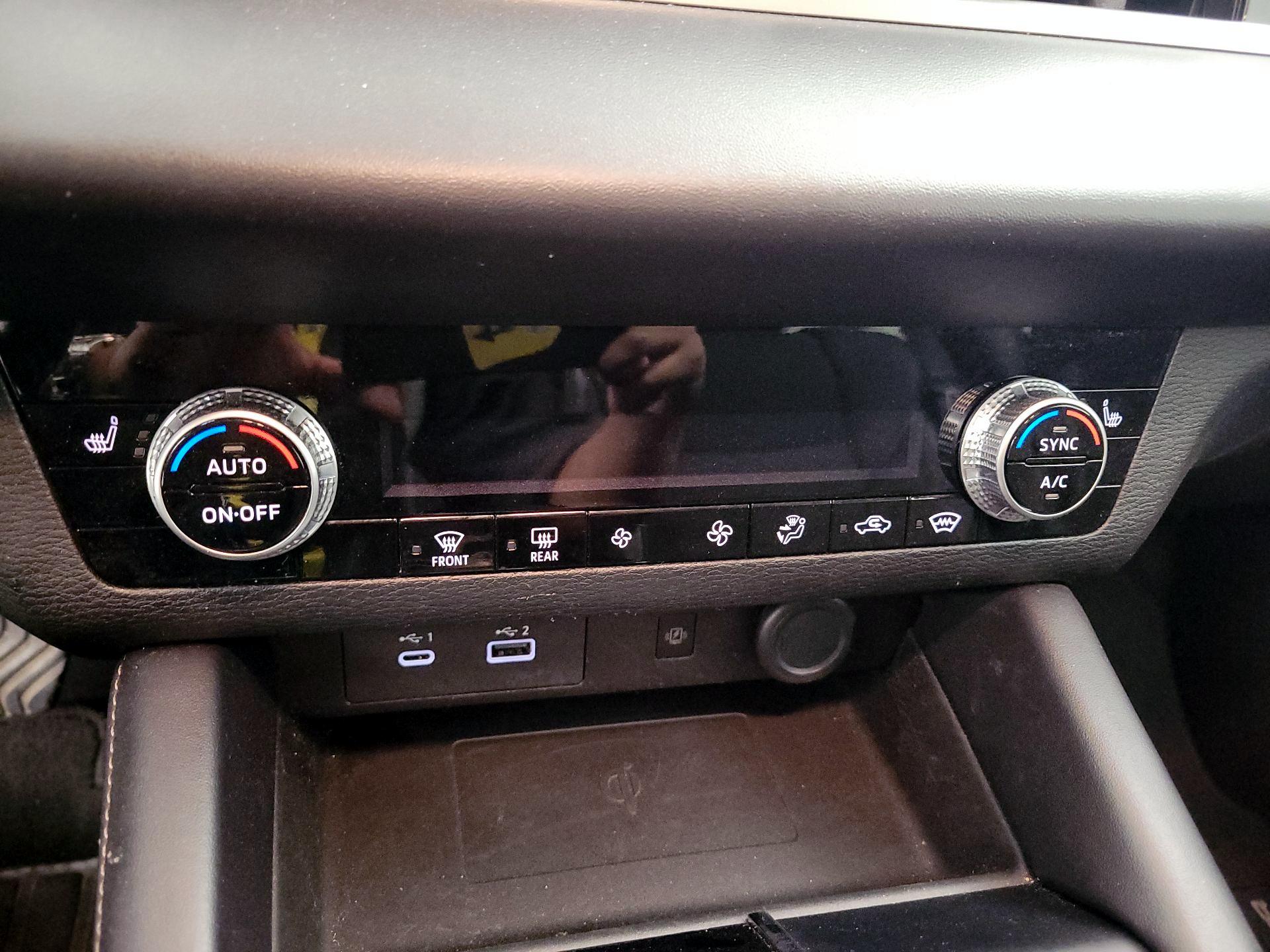 Thumbnail: 2024 Mitsubishi Outlander - 17