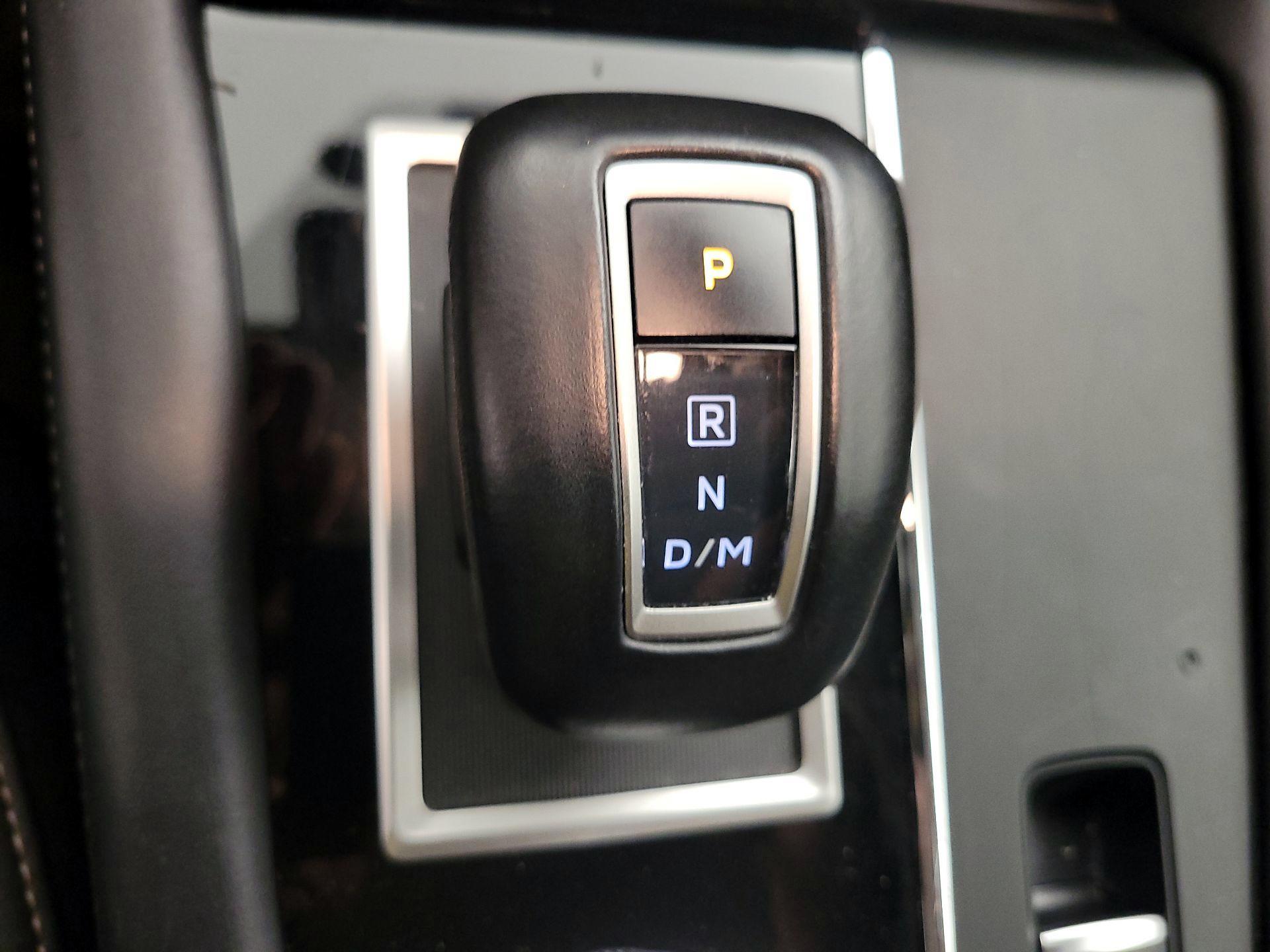 Thumbnail: 2024 Mitsubishi Outlander - 18