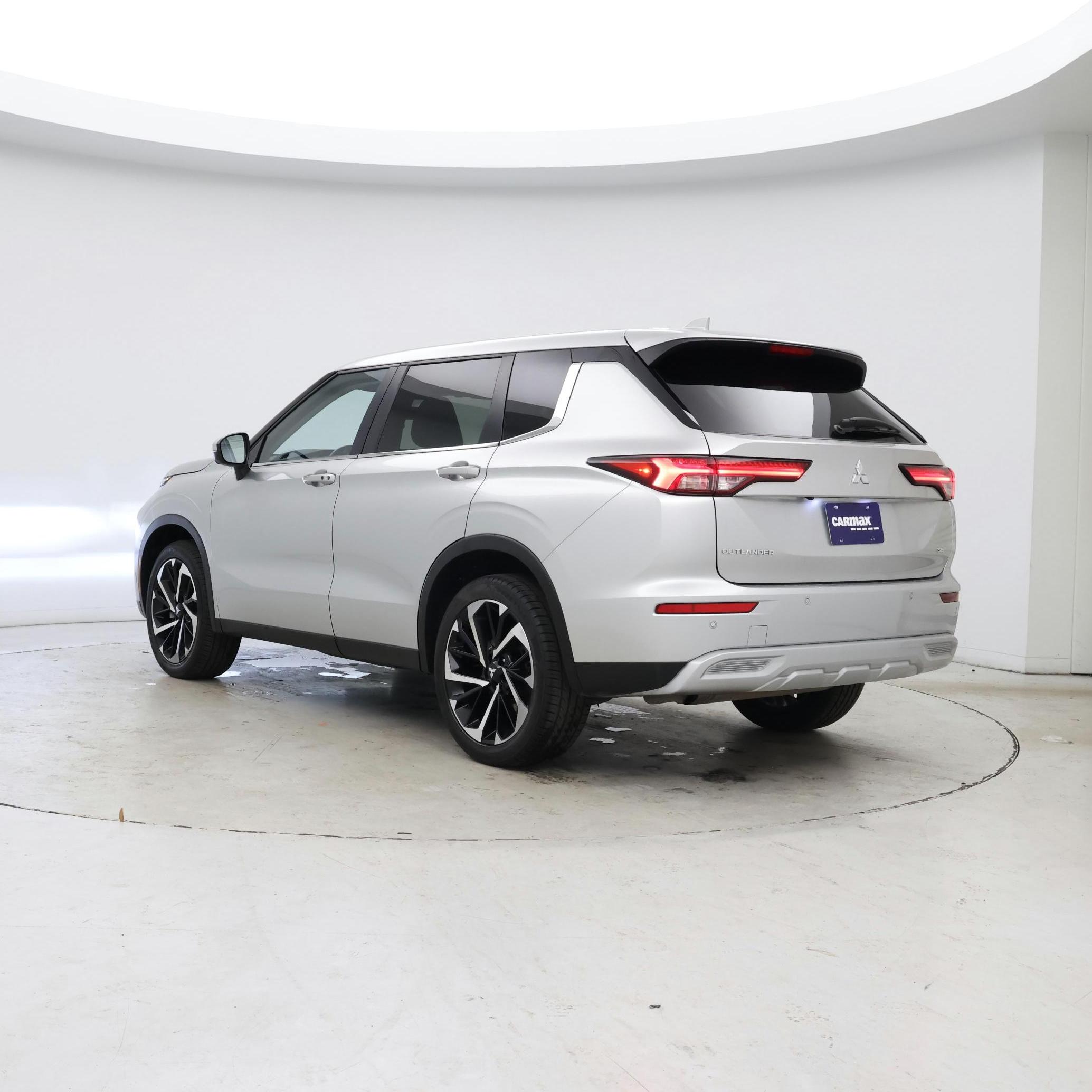 Thumbnail: 2024 Mitsubishi Outlander - 2