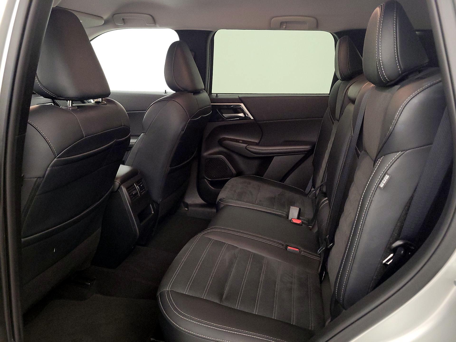 Thumbnail: 2024 Mitsubishi Outlander - 20