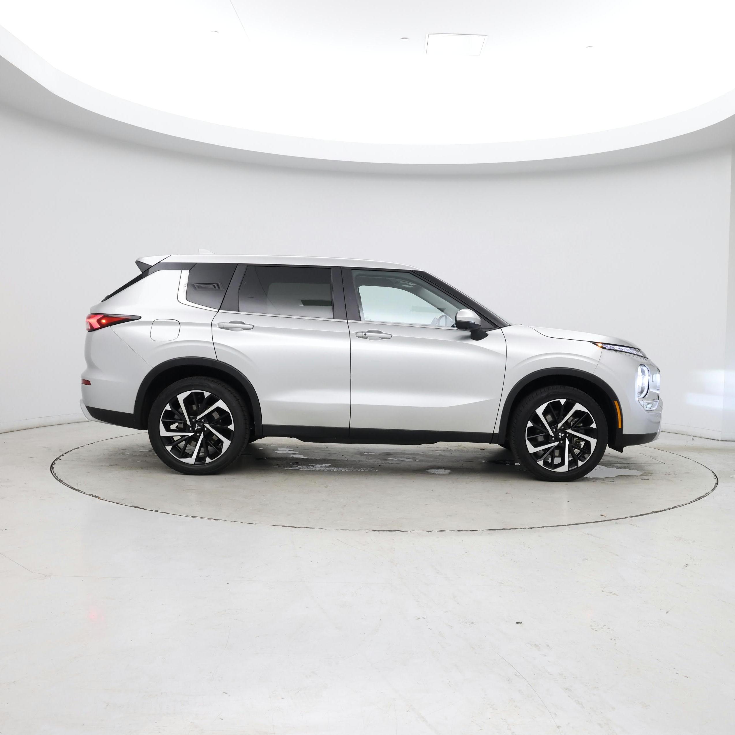 Thumbnail: 2024 Mitsubishi Outlander - 7