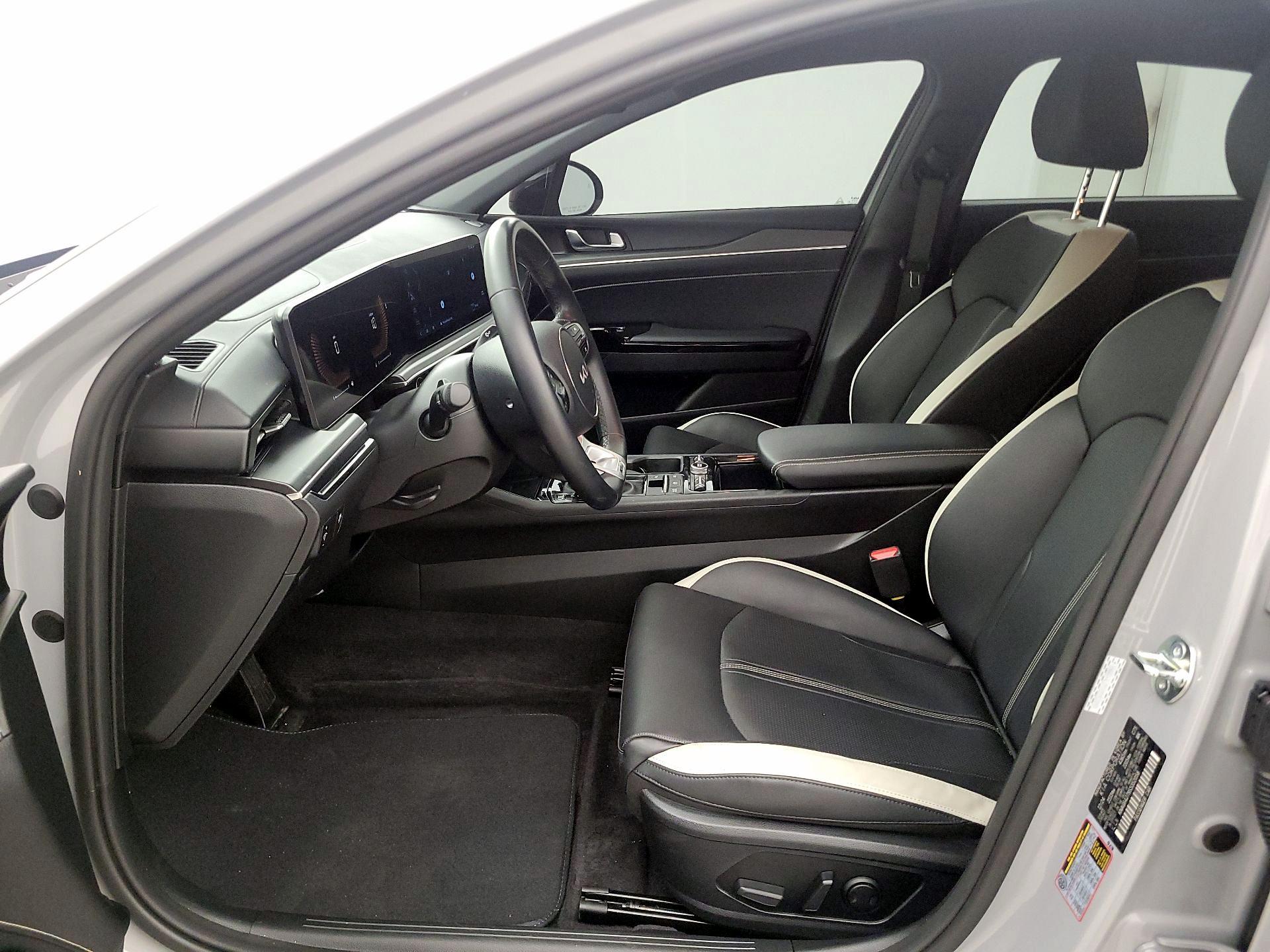 Thumbnail: 2025 Kia K5 - 11