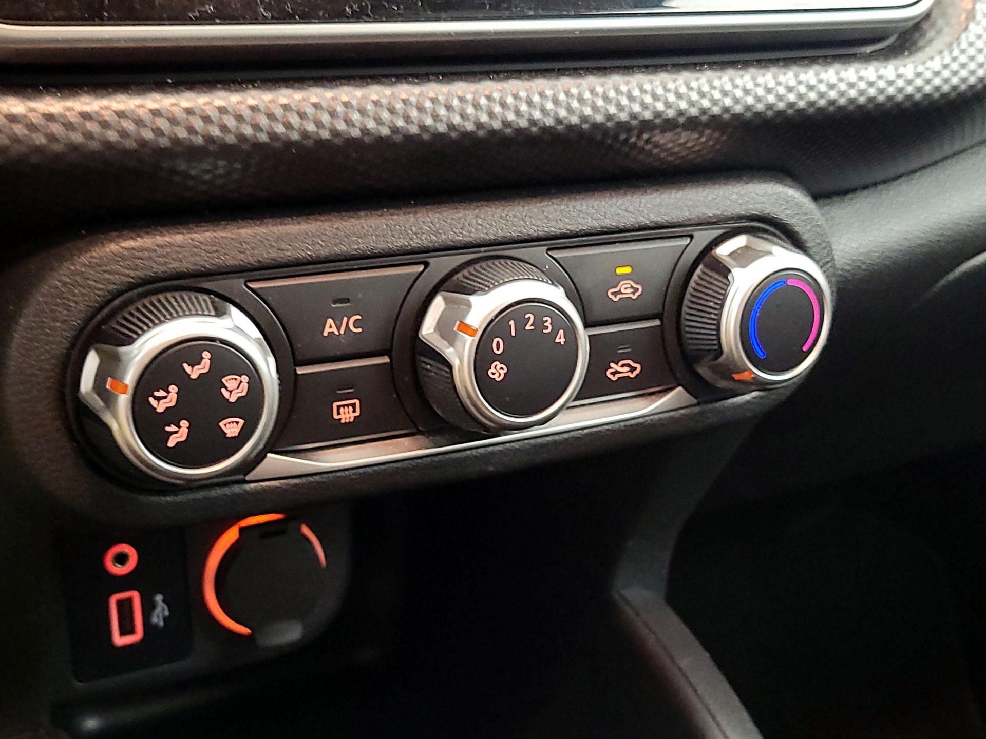 Thumbnail: 2020 Nissan Kicks - 16