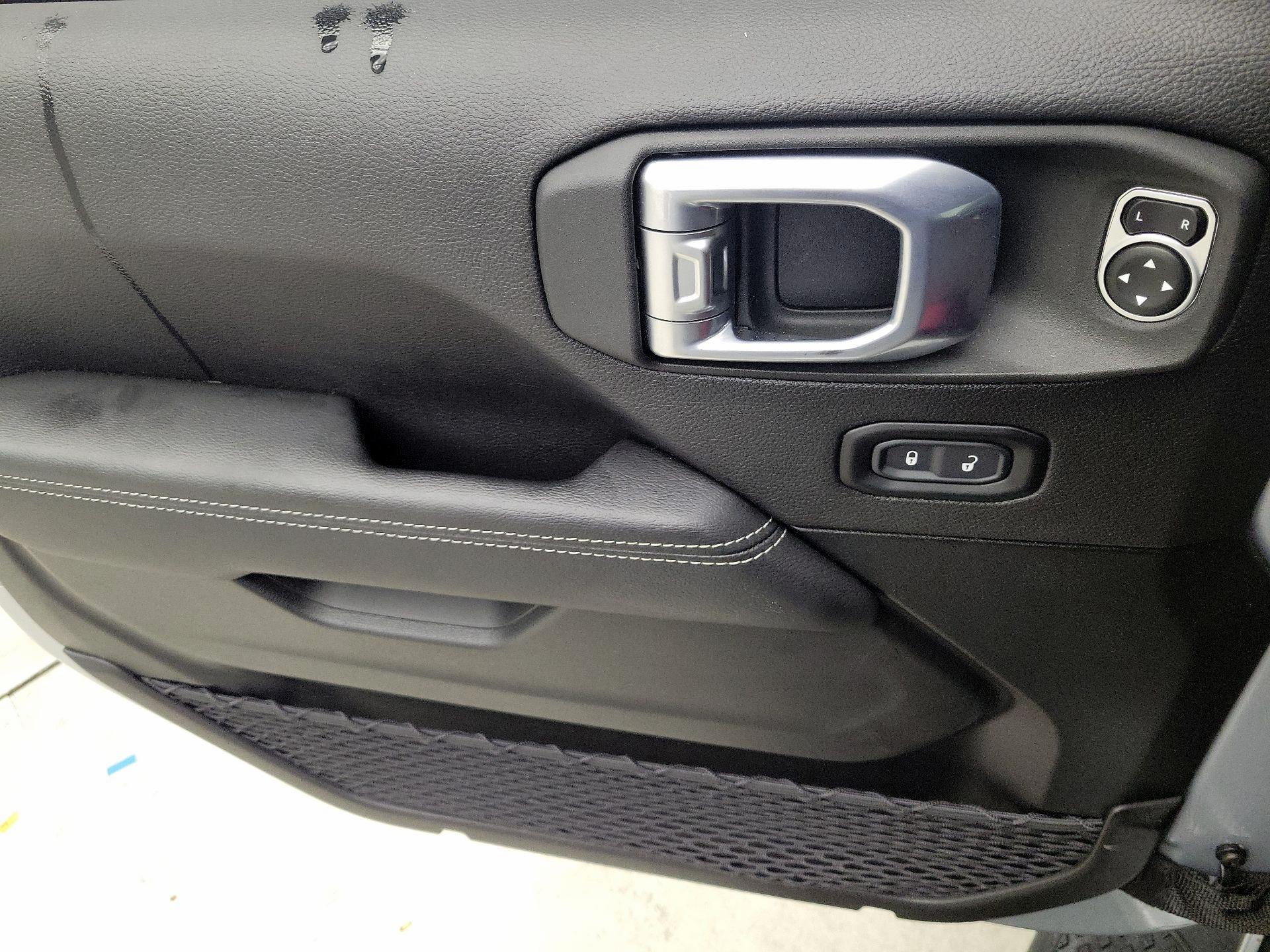 Thumbnail: 2023 Jeep Gladiator - 12